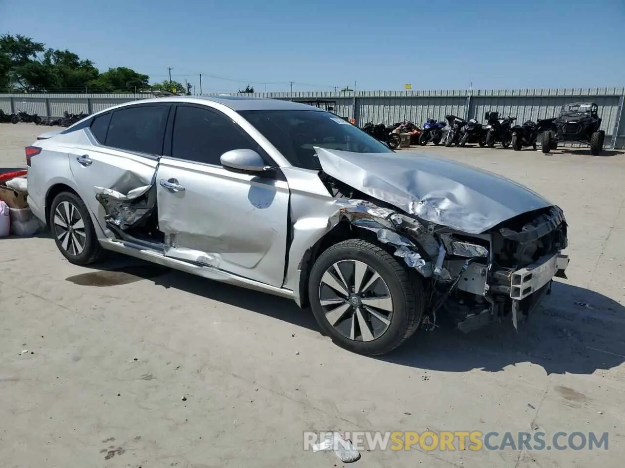 4 Photograph of a damaged car 1N4BL4DV8LC165977 NISSAN ALTIMA 2020