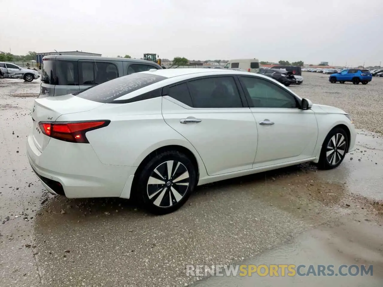 3 Photograph of a damaged car 1N4BL4DV8LC250981 NISSAN ALTIMA 2020