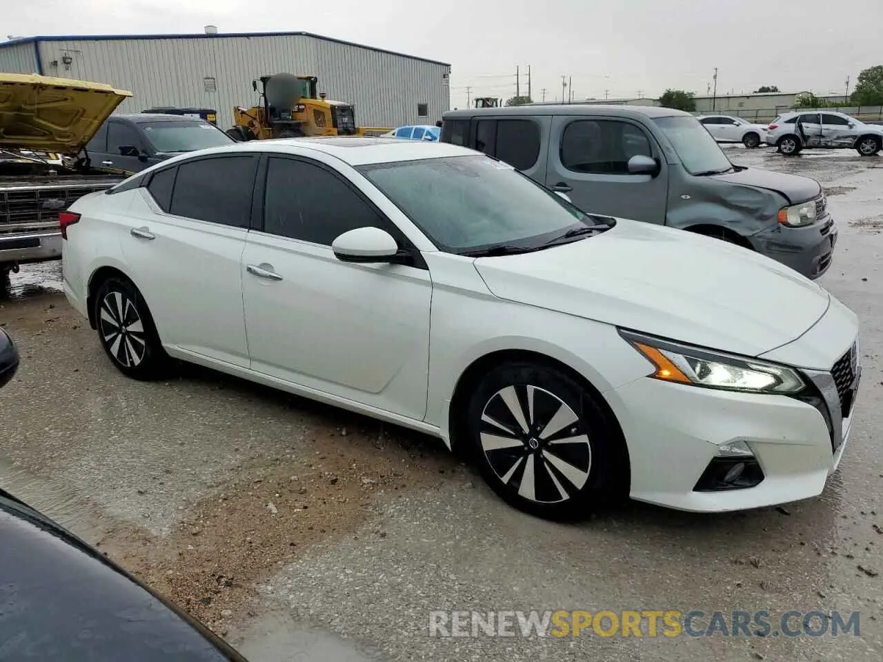4 Photograph of a damaged car 1N4BL4DV8LC250981 NISSAN ALTIMA 2020