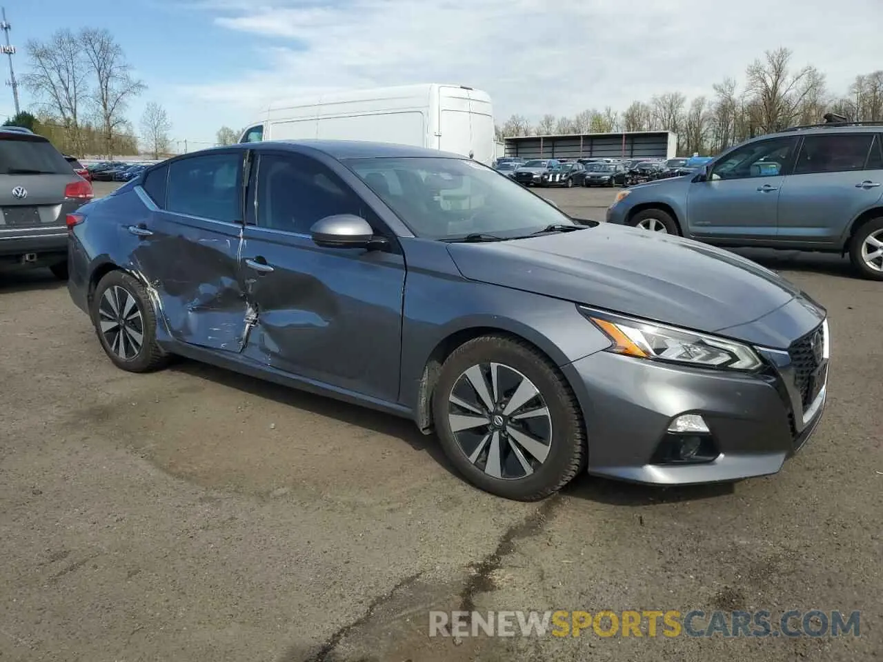 4 Photograph of a damaged car 1N4BL4DV8LC282068 NISSAN ALTIMA 2020