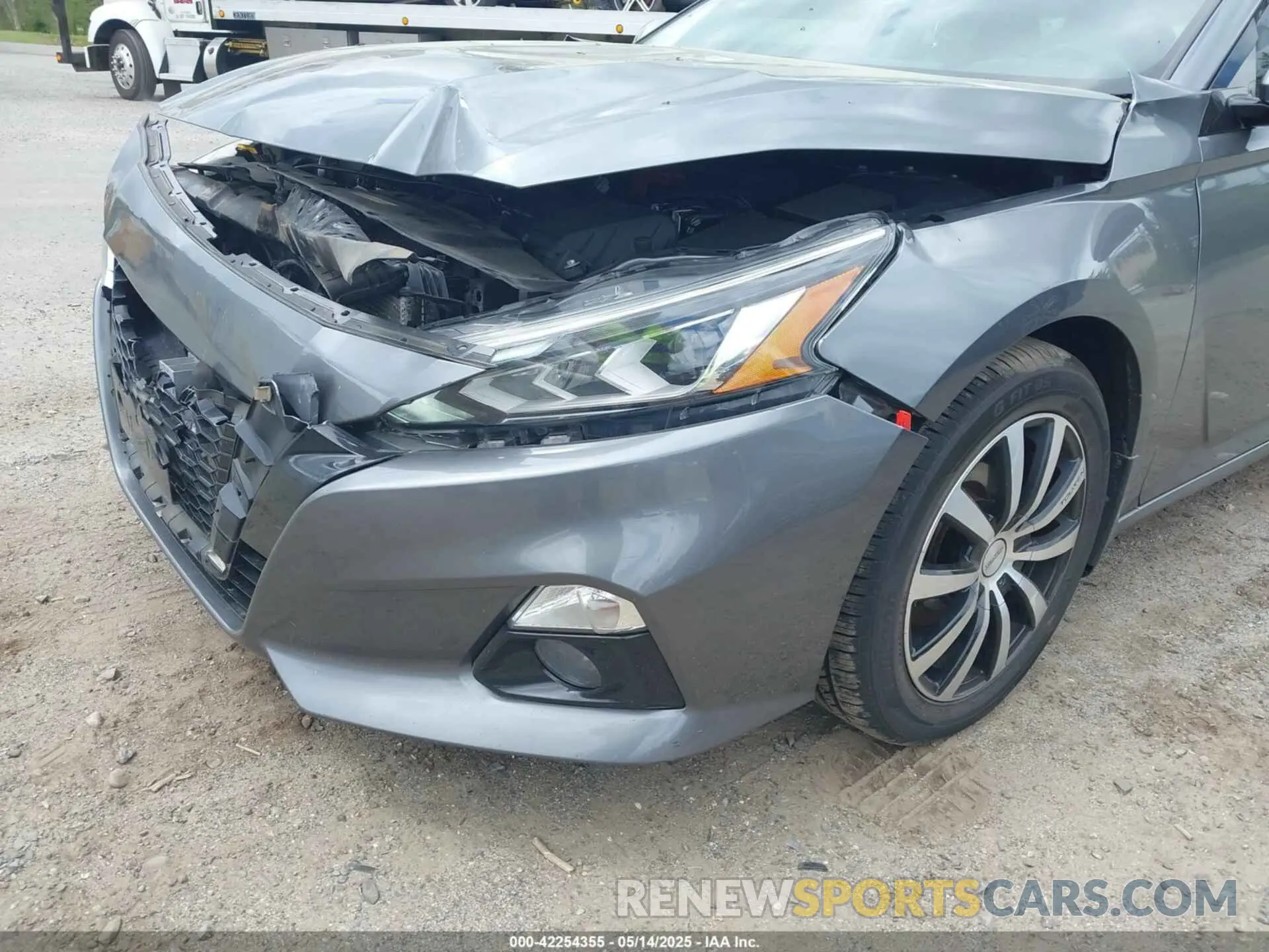 19 Photograph of a damaged car 1N4BL4DW7LC228558 NISSAN ALTIMA 2020