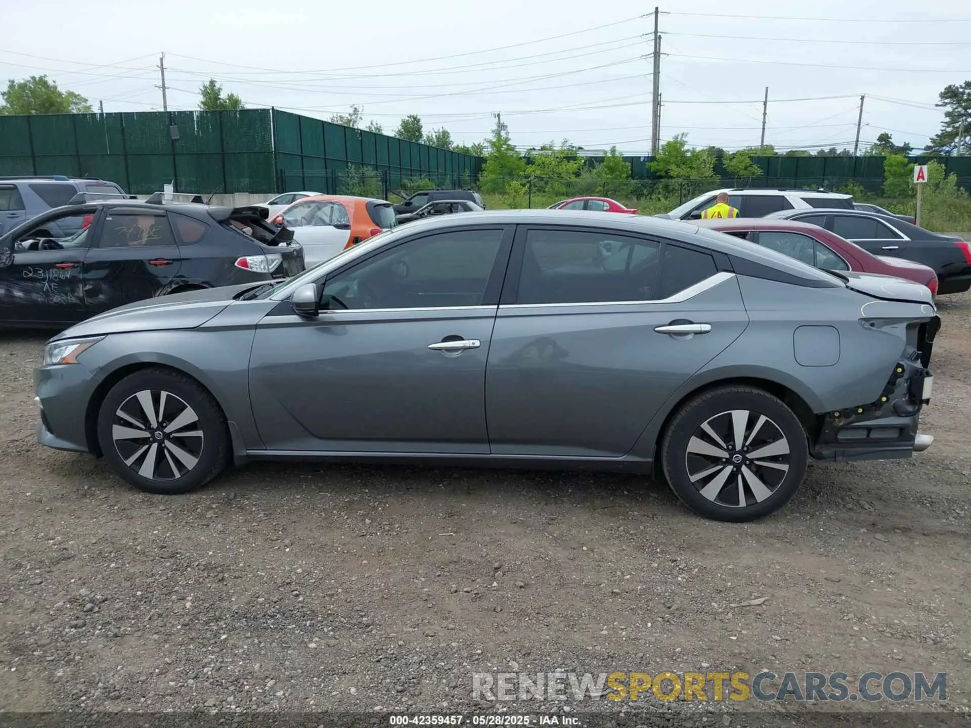 14 Photograph of a damaged car 1N4BL4DWXLC172566 NISSAN ALTIMA 2020