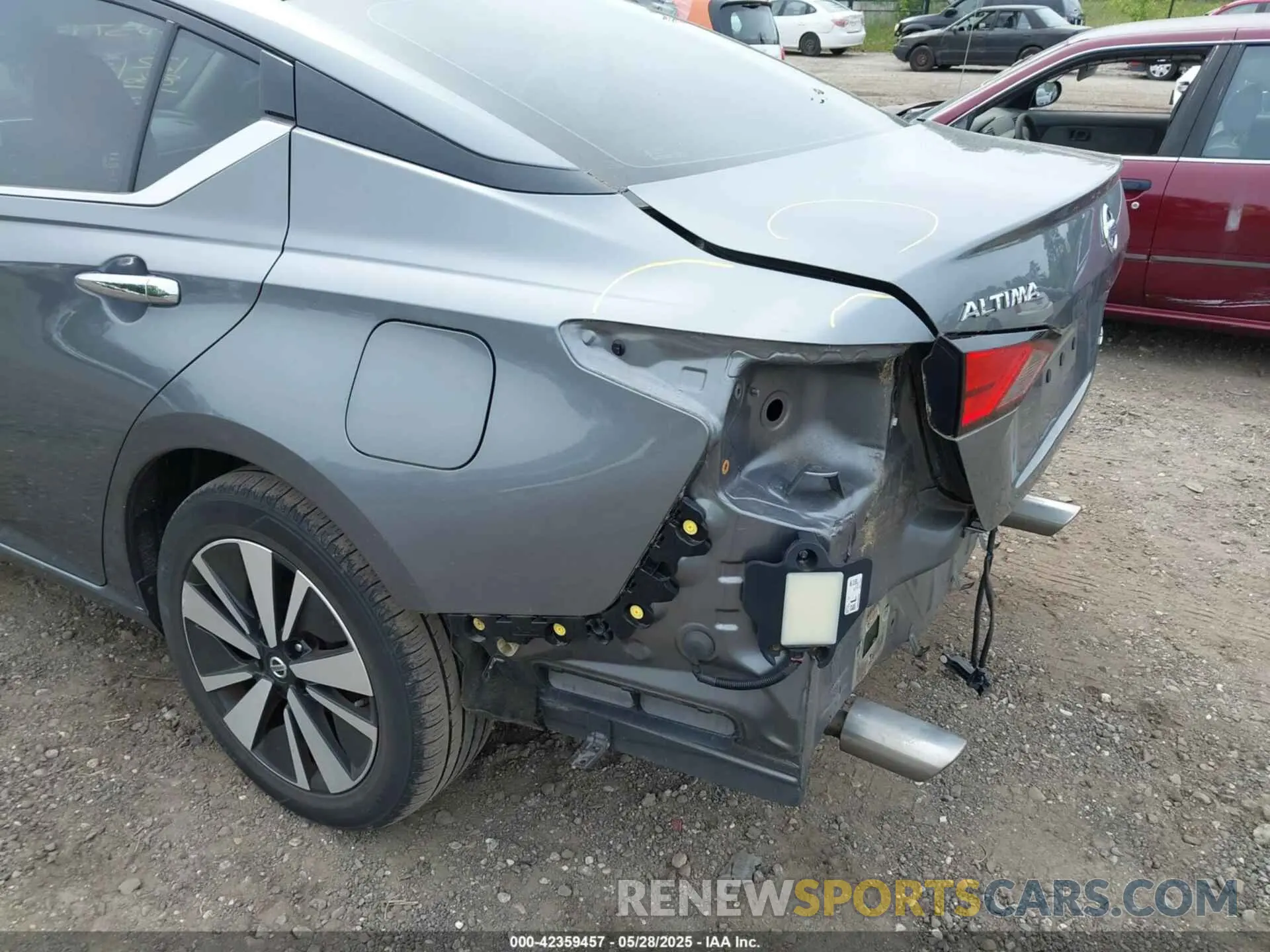 19 Photograph of a damaged car 1N4BL4DWXLC172566 NISSAN ALTIMA 2020