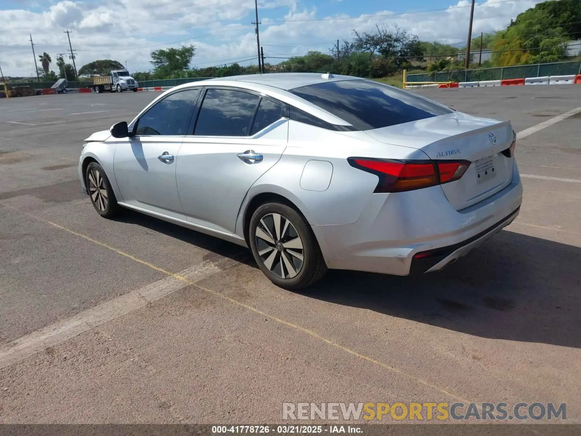 3 Photograph of a damaged car 1N4BL4EV2LC135355 NISSAN ALTIMA 2020