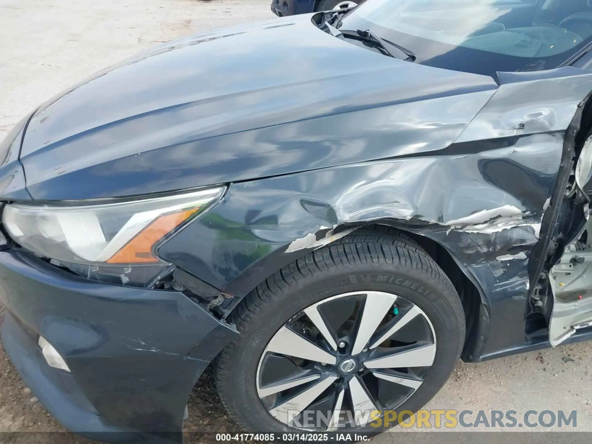 17 Photograph of a damaged car 1N4BL4EV3LC160149 NISSAN ALTIMA 2020