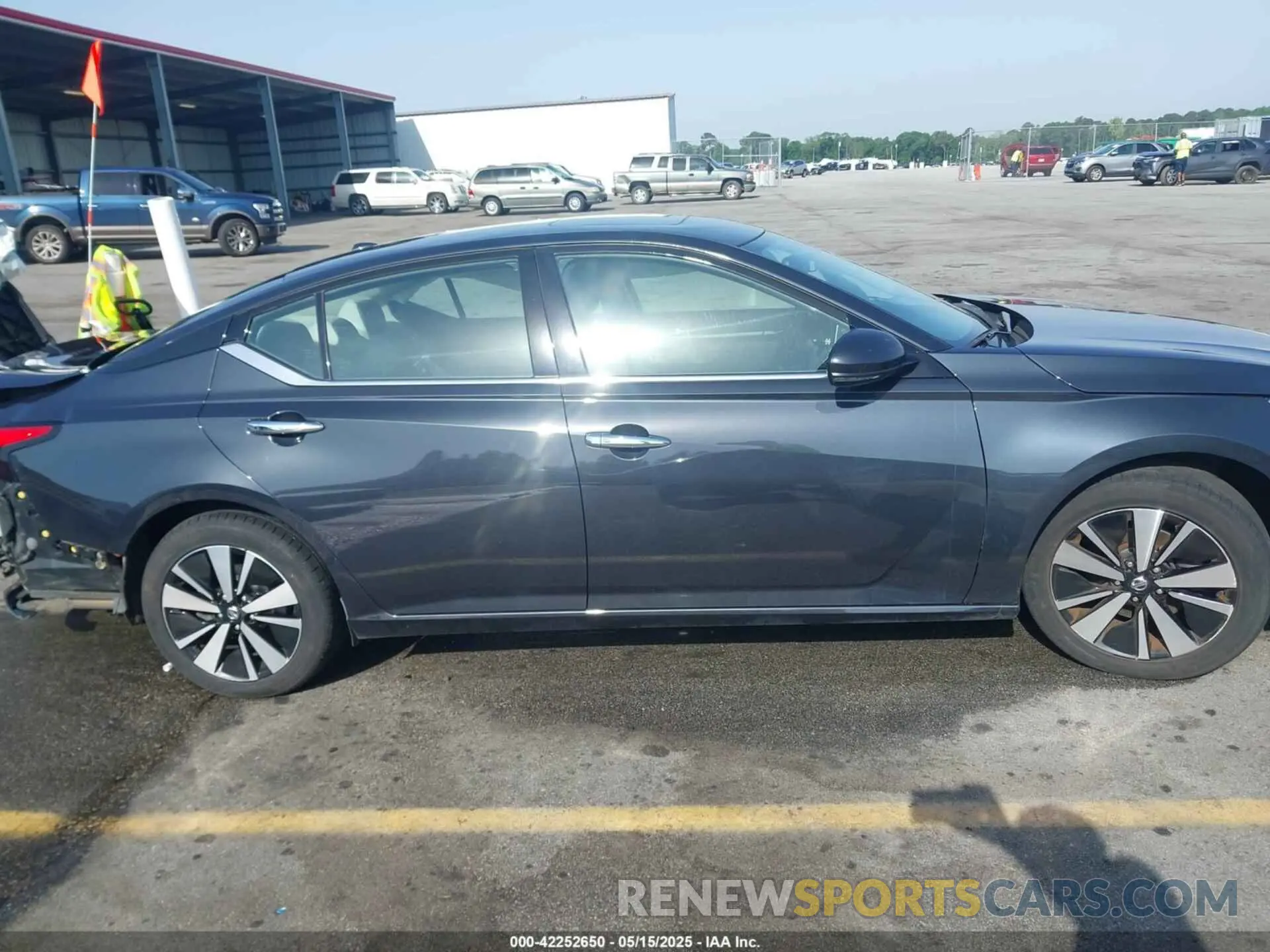 14 Photograph of a damaged car 1N4BL4EV5LC162873 NISSAN ALTIMA 2020