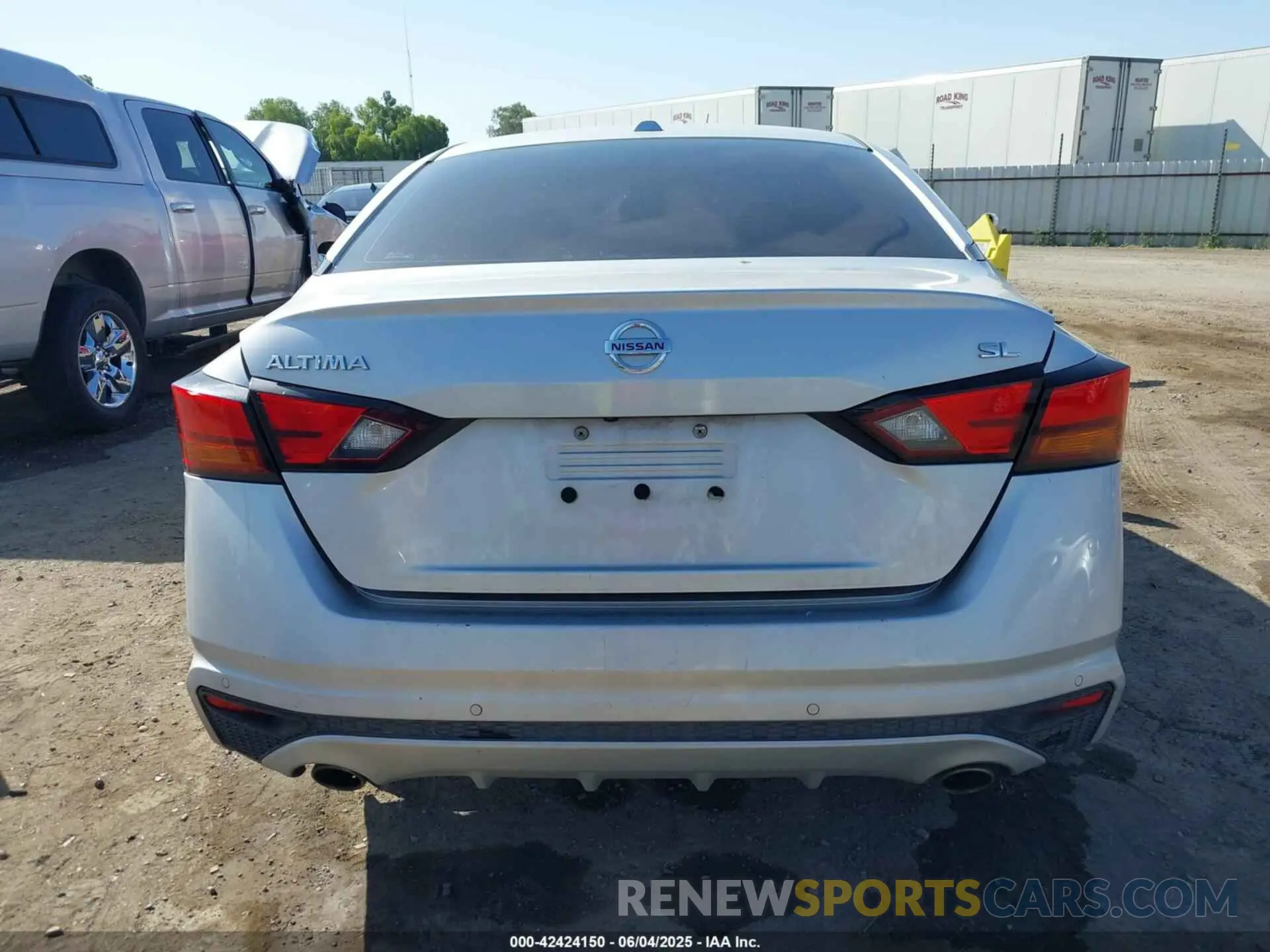 16 Photograph of a damaged car 1N4BL4EV5LC235112 NISSAN ALTIMA 2020