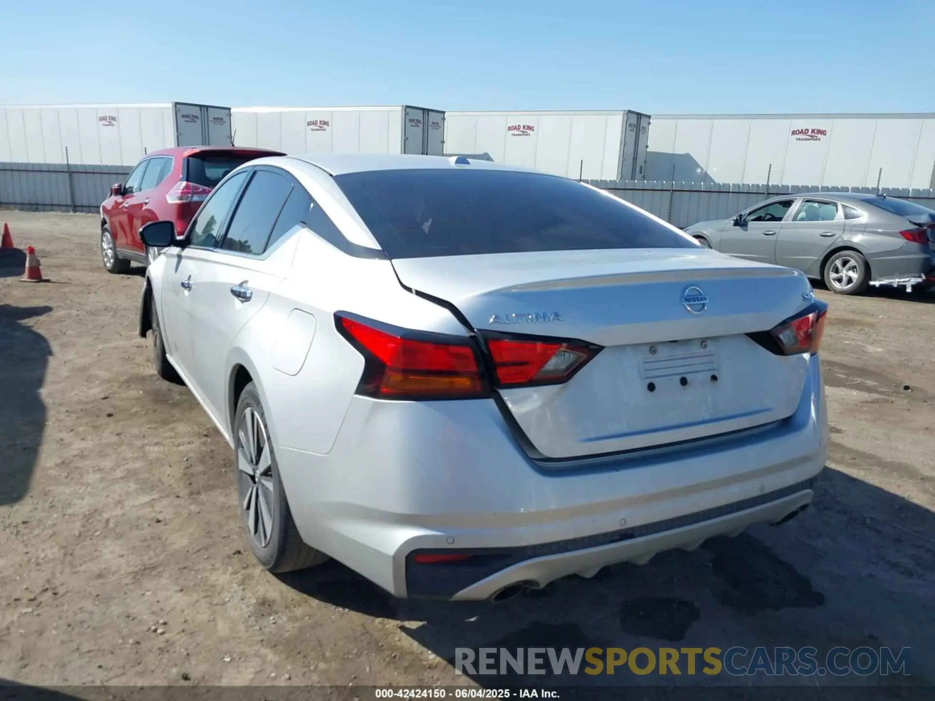 3 Photograph of a damaged car 1N4BL4EV5LC235112 NISSAN ALTIMA 2020