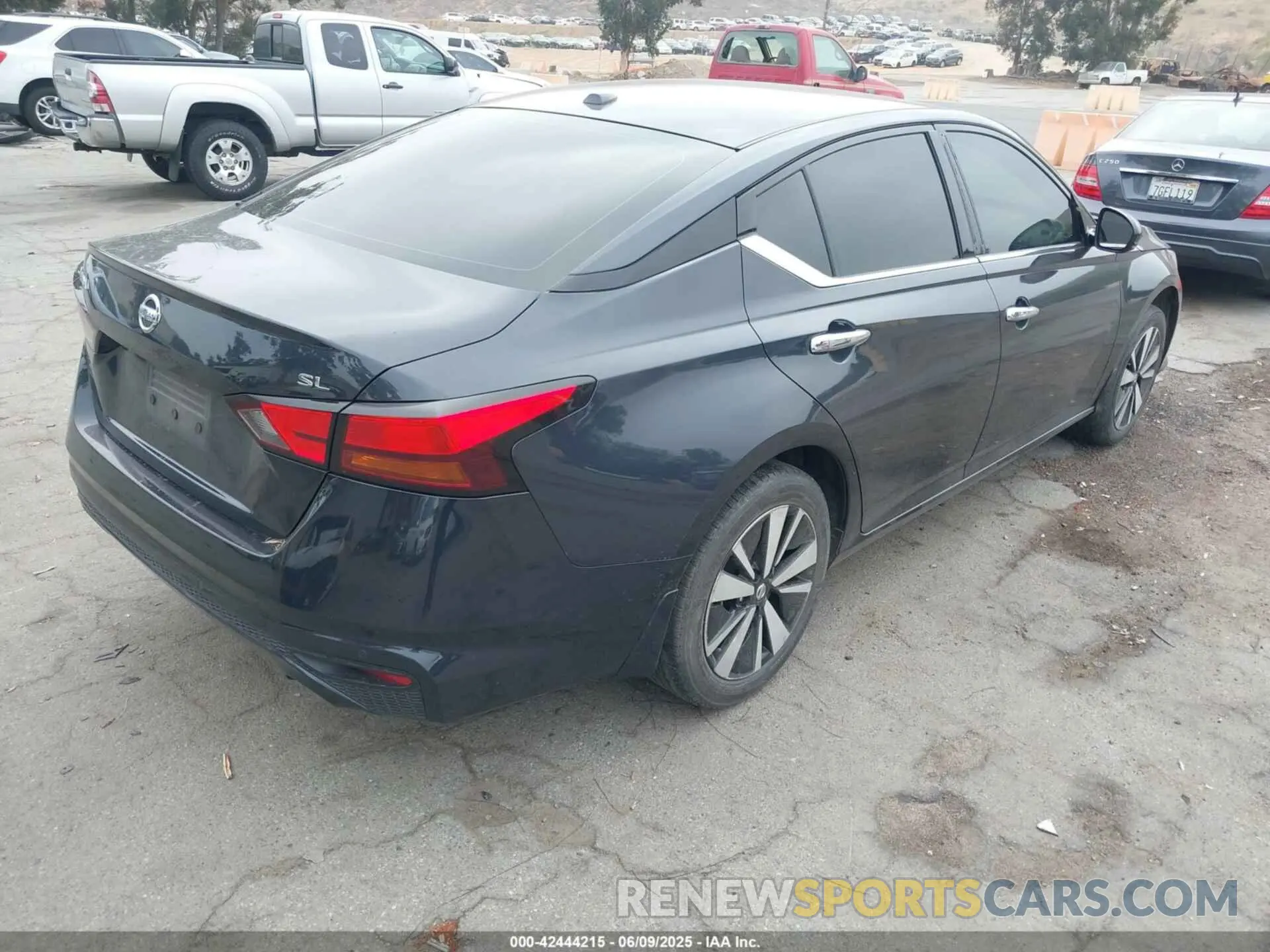4 Photograph of a damaged car 1N4BL4EV6LC224698 NISSAN ALTIMA 2020