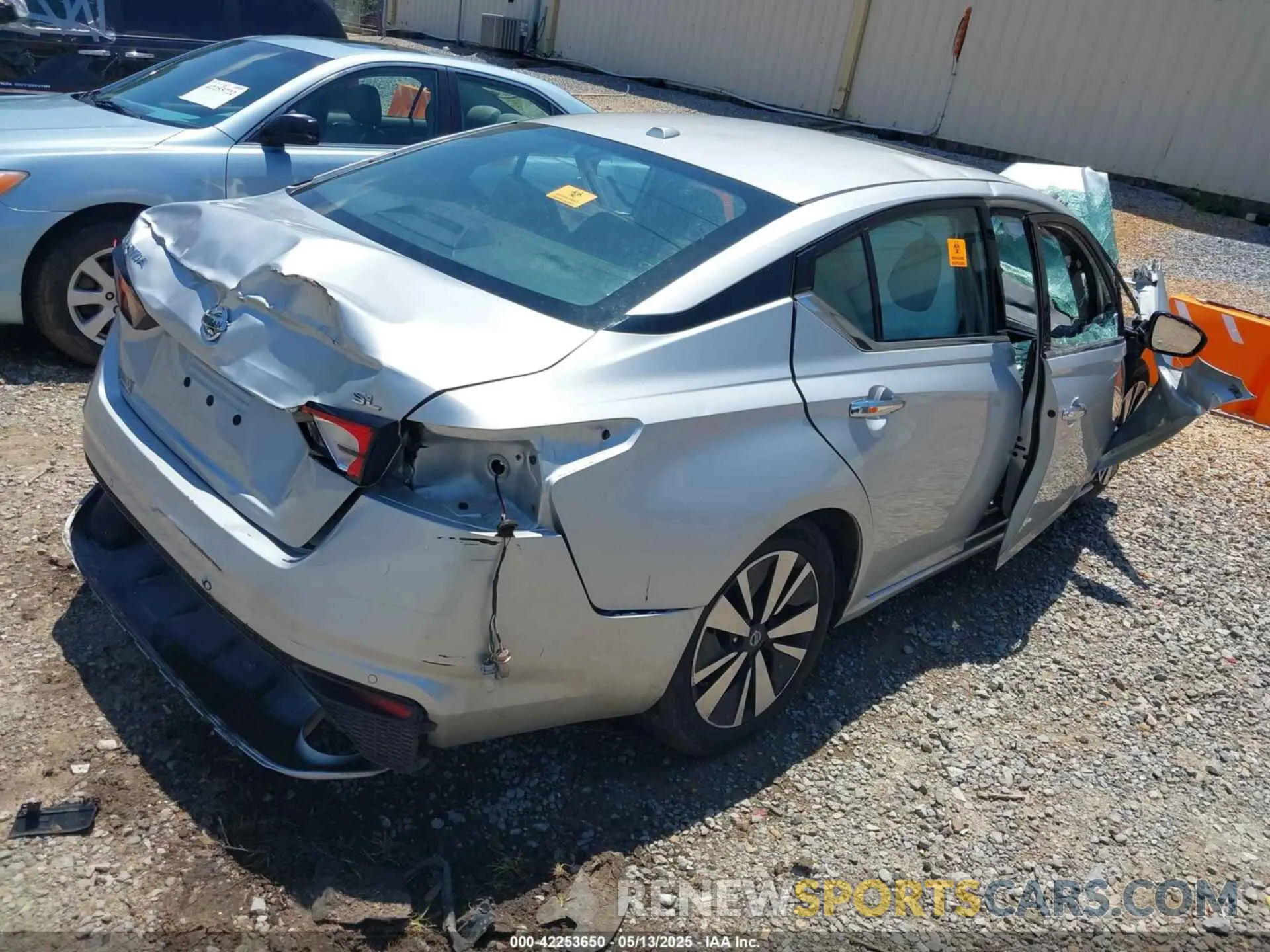 4 Photograph of a damaged car 1N4BL4EV7LC163877 NISSAN ALTIMA 2020