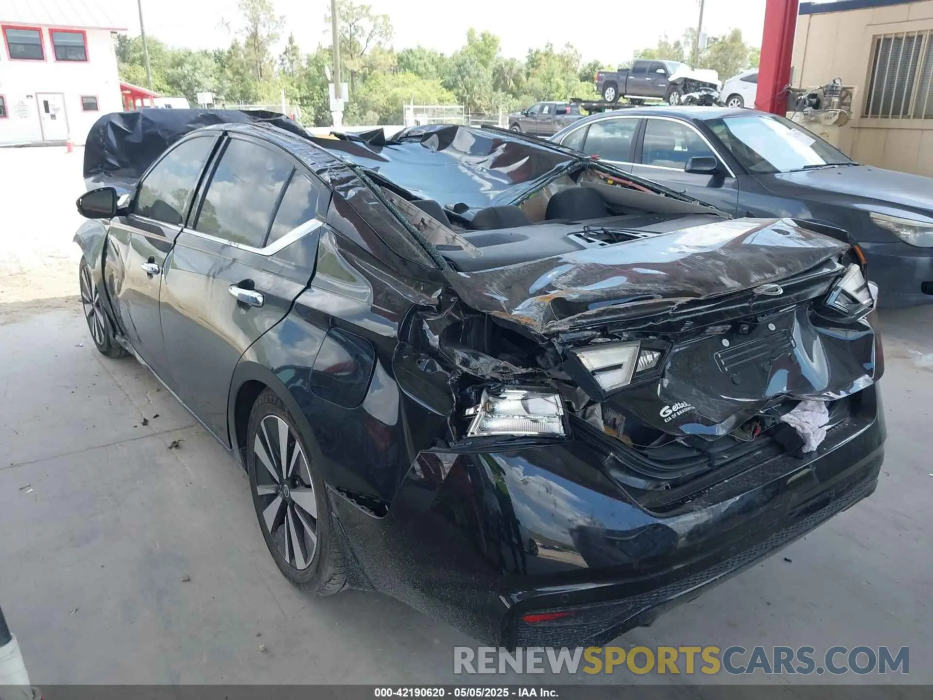 3 Photograph of a damaged car 1N4BL4EV7LC250842 NISSAN ALTIMA 2020