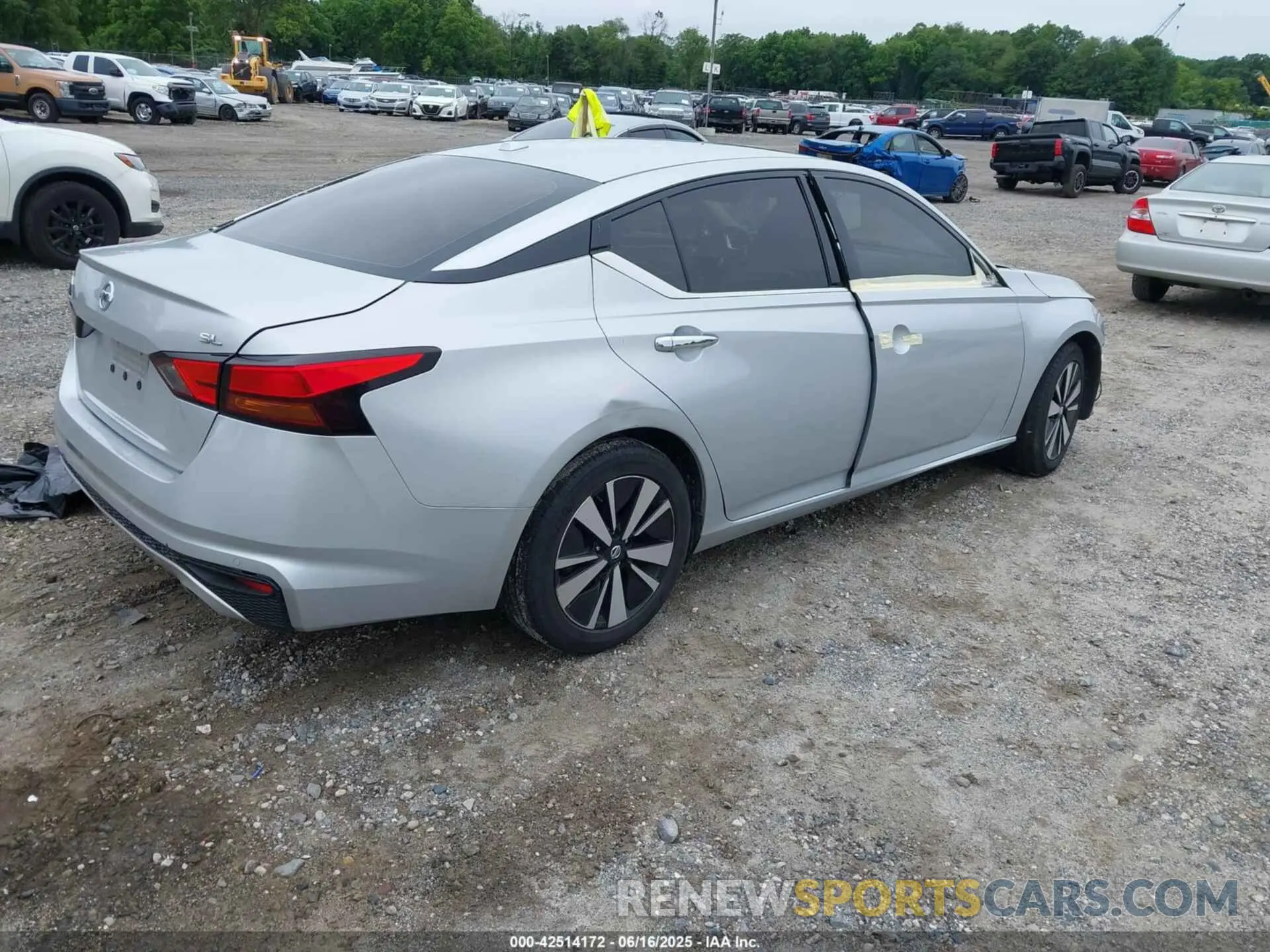 4 Photograph of a damaged car 1N4BL4EV8LC146134 NISSAN ALTIMA 2020