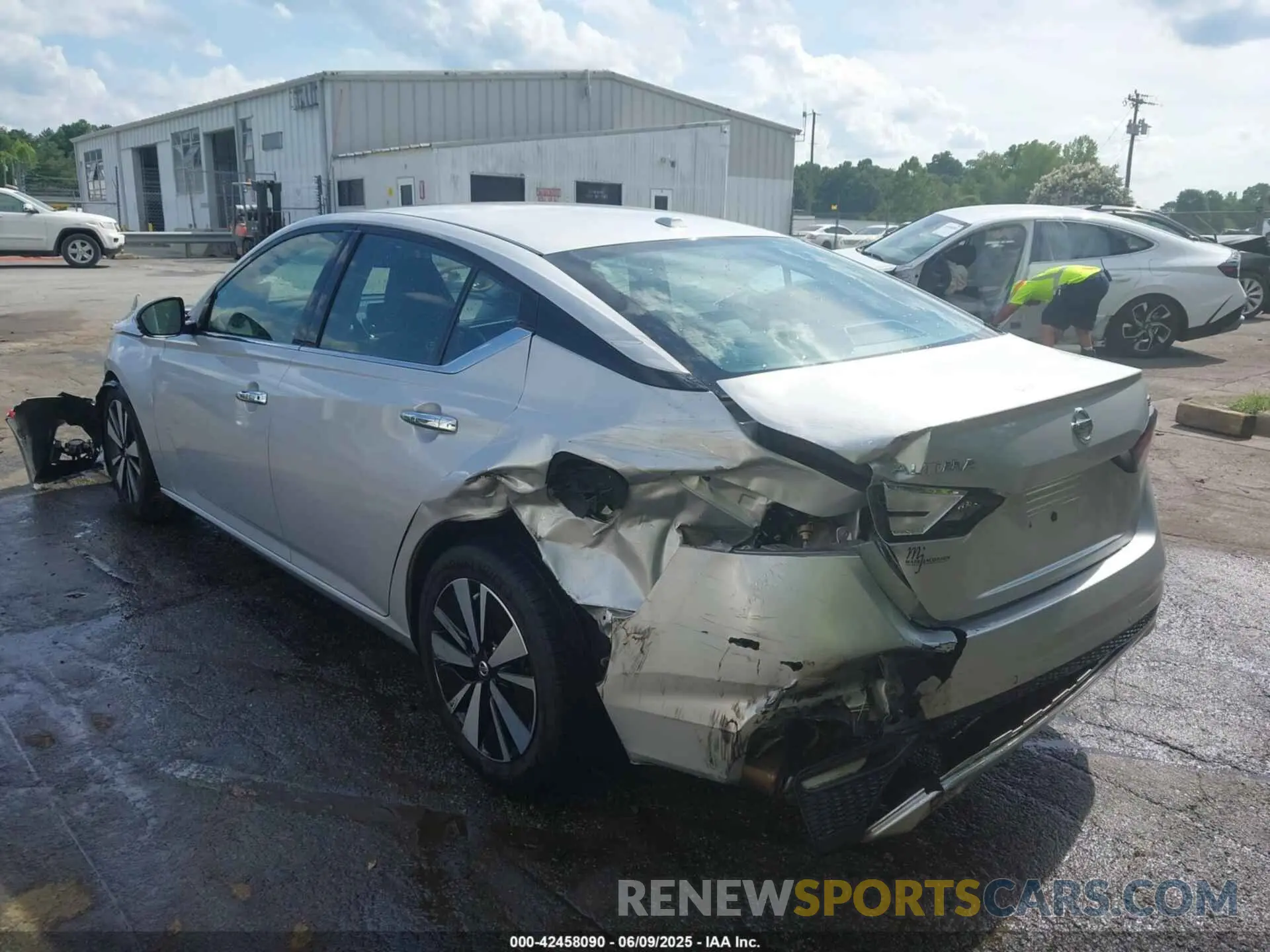 3 Photograph of a damaged car 1N4BL4EV8LC163306 NISSAN ALTIMA 2020