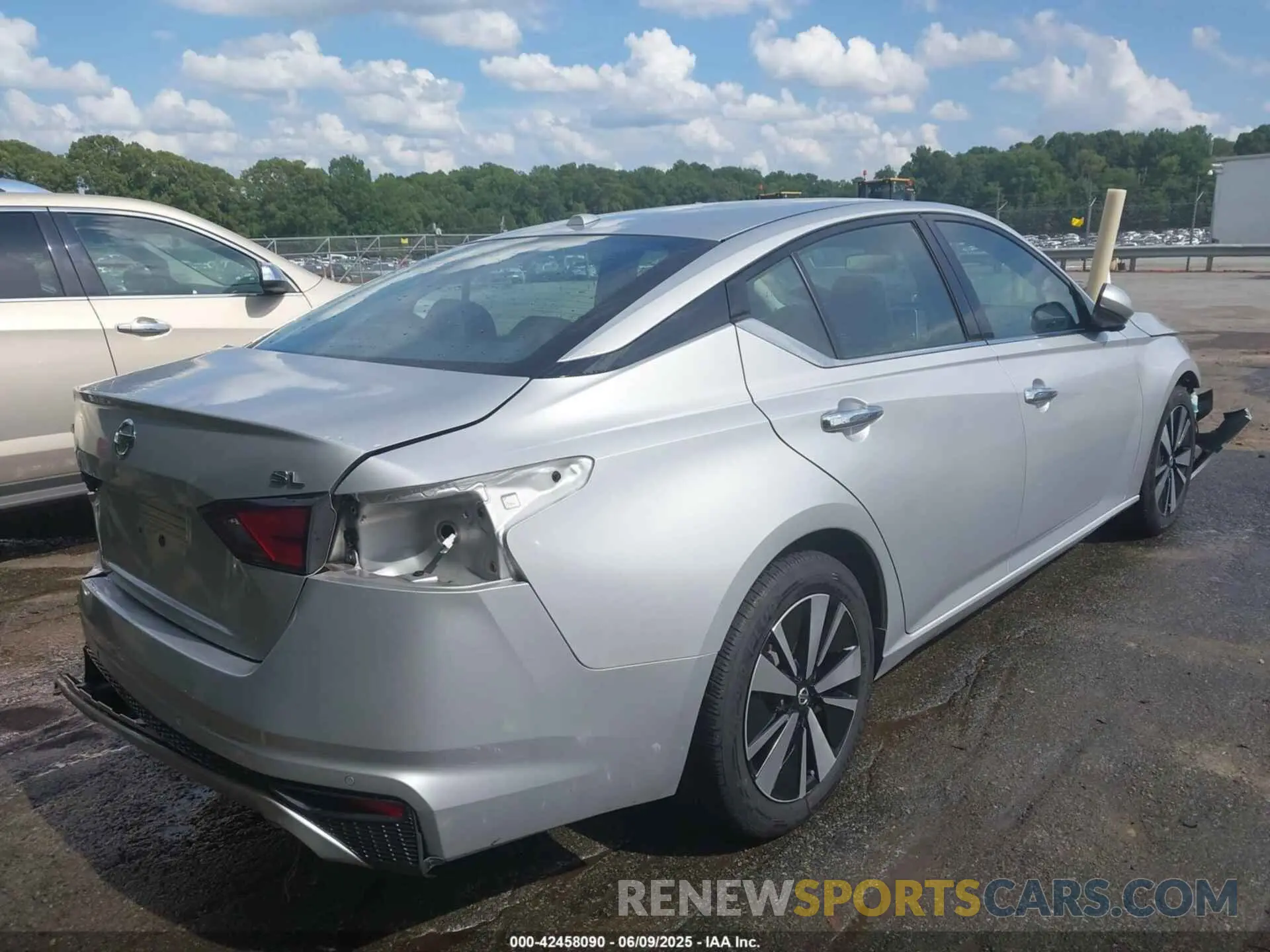 4 Photograph of a damaged car 1N4BL4EV8LC163306 NISSAN ALTIMA 2020
