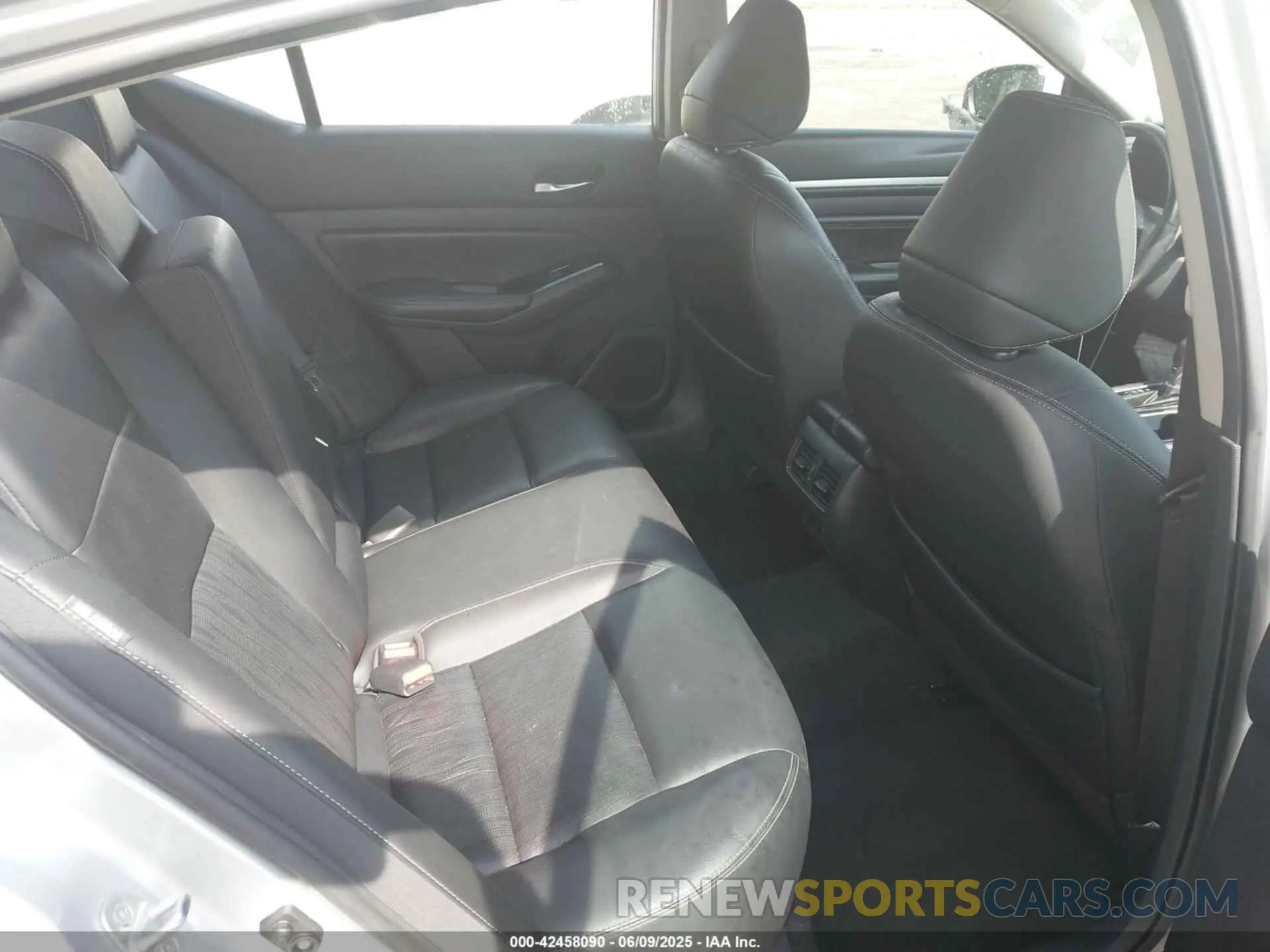 8 Photograph of a damaged car 1N4BL4EV8LC163306 NISSAN ALTIMA 2020