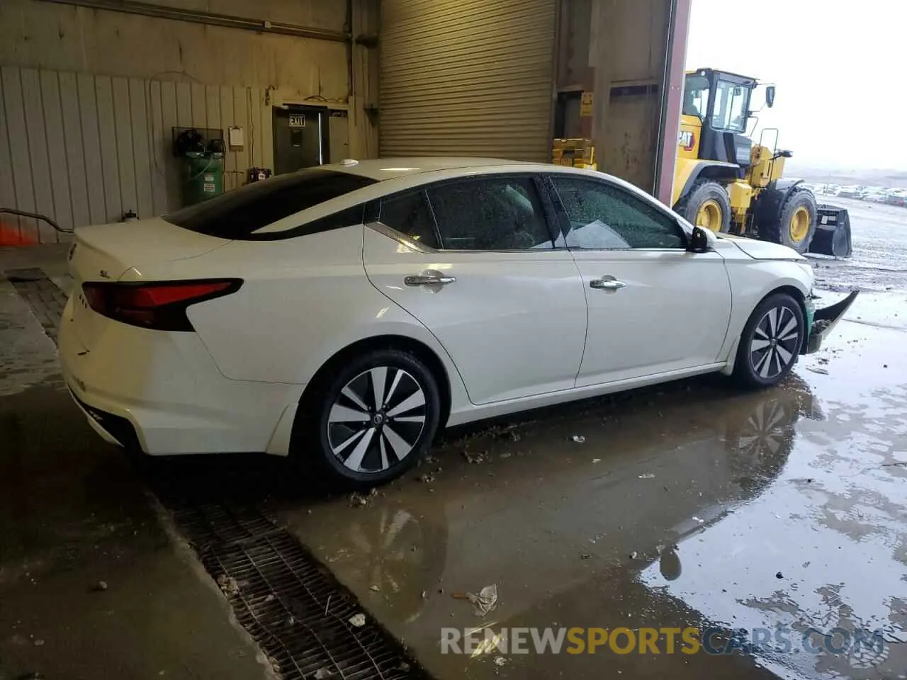 3 Photograph of a damaged car 1N4BL4EV8LC212942 NISSAN ALTIMA 2020