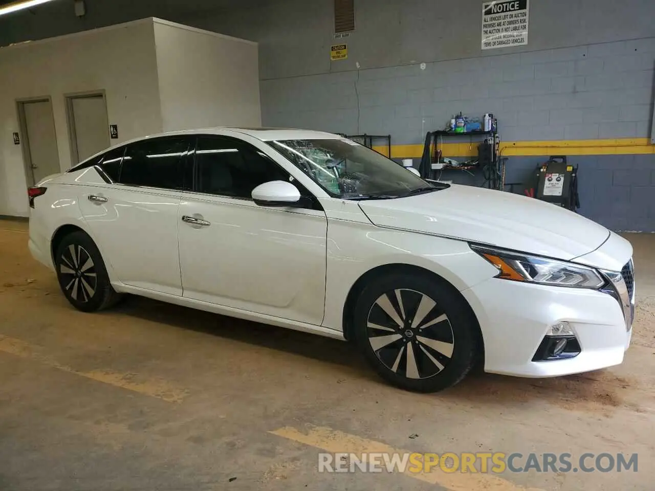4 Photograph of a damaged car 1N4BL4EV9LC227451 NISSAN ALTIMA 2020