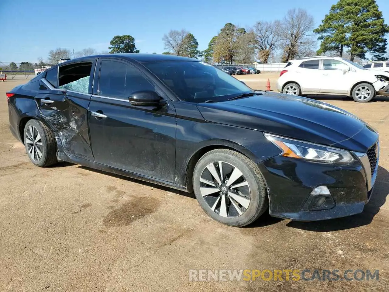 4 Photograph of a damaged car 1N4BL4EVXLC143137 NISSAN ALTIMA 2020