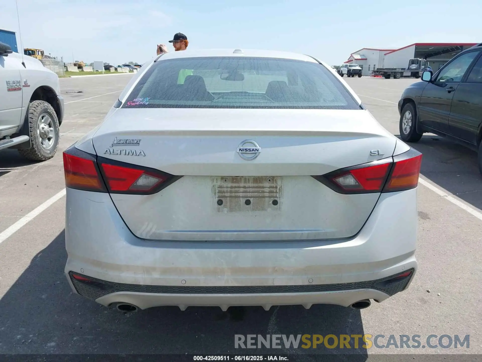 17 Photograph of a damaged car 1N4BL4EVXLC243593 NISSAN ALTIMA 2020