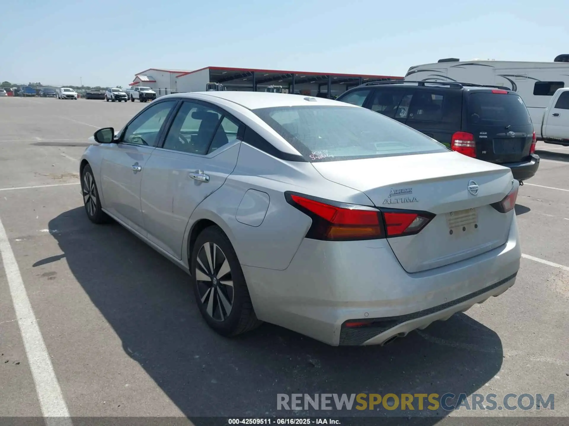 3 Photograph of a damaged car 1N4BL4EVXLC243593 NISSAN ALTIMA 2020