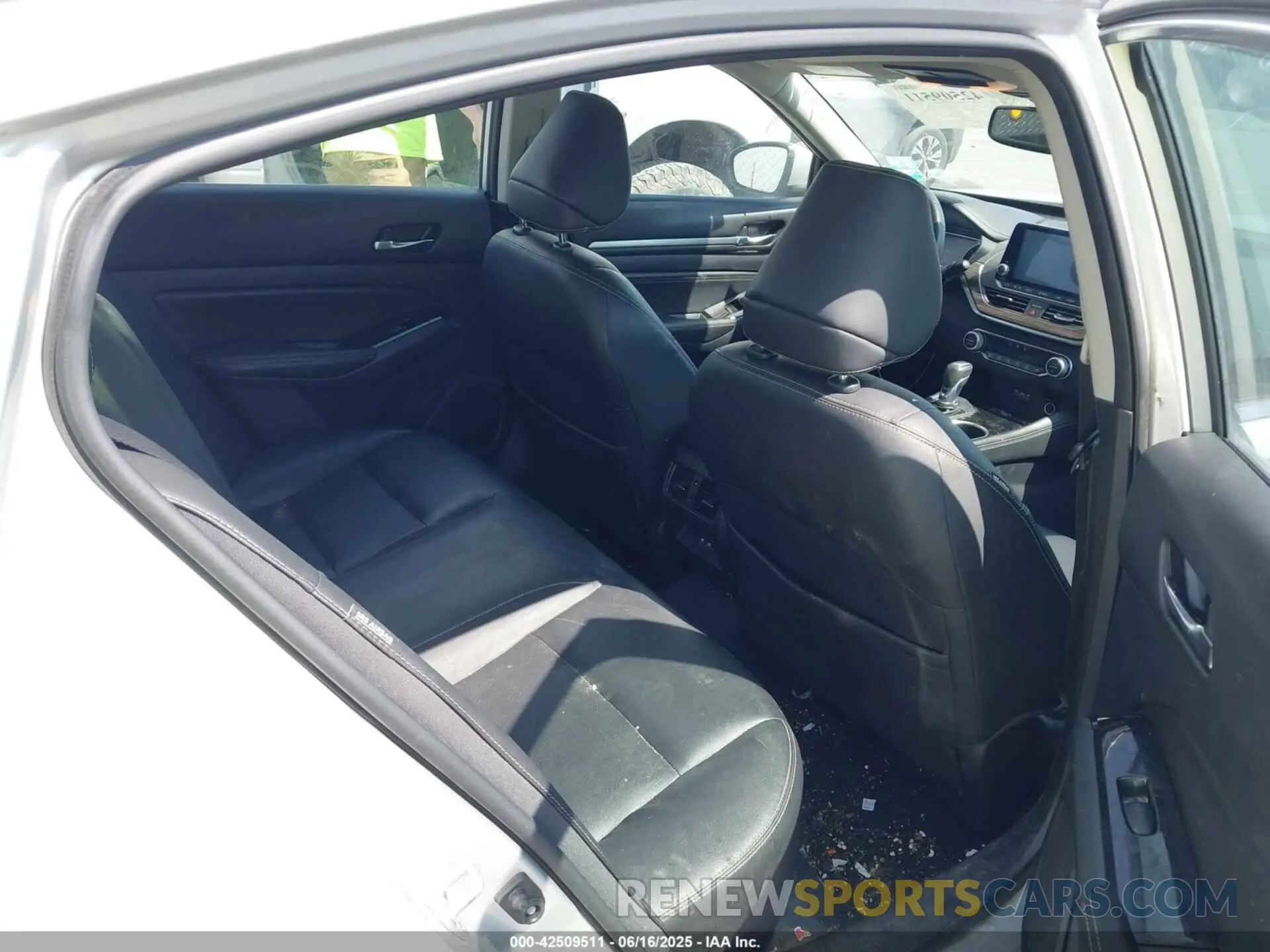 8 Photograph of a damaged car 1N4BL4EVXLC243593 NISSAN ALTIMA 2020
