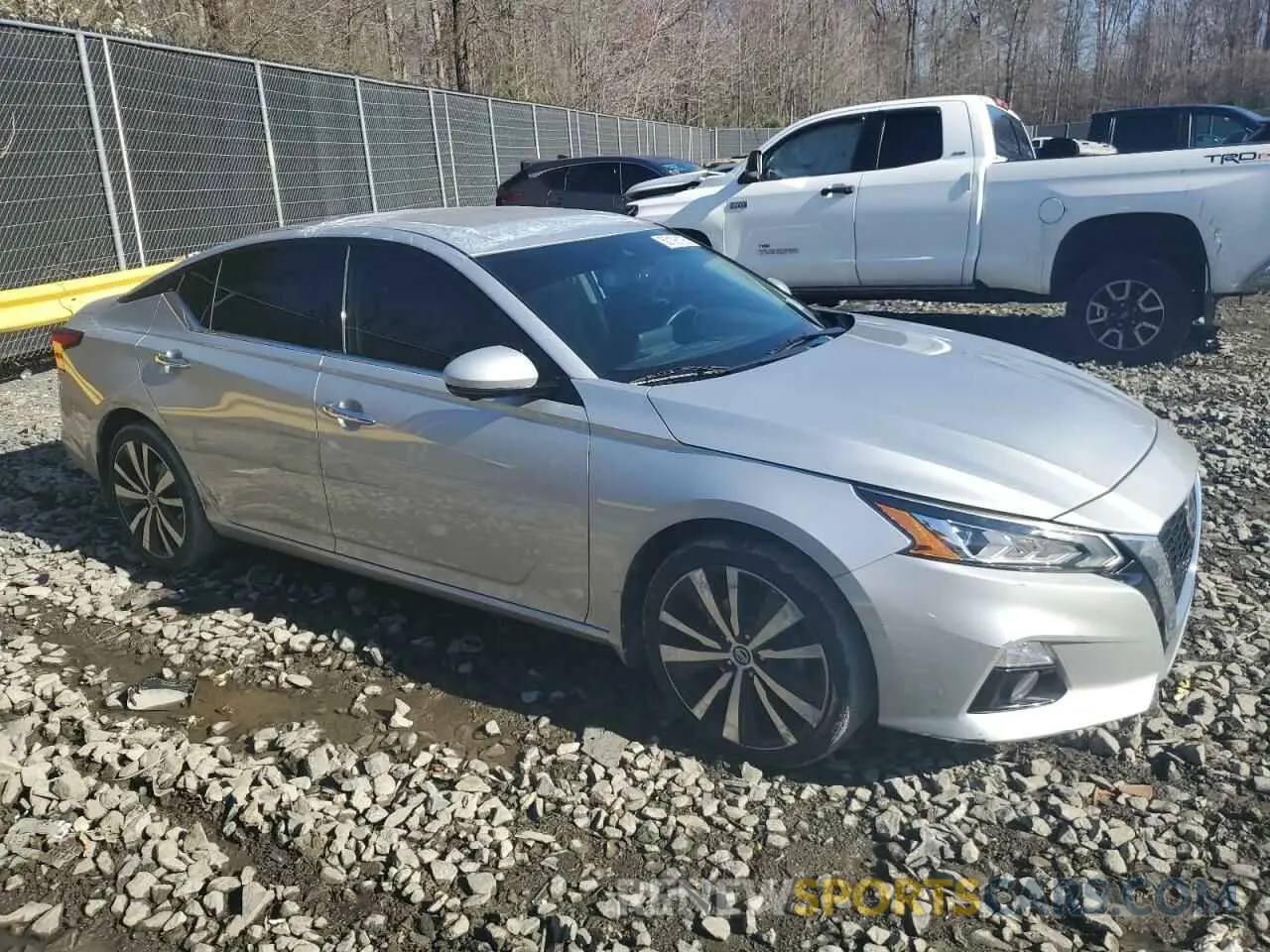 4 Photograph of a damaged car 1N4BL4FW3LC186077 NISSAN ALTIMA 2020