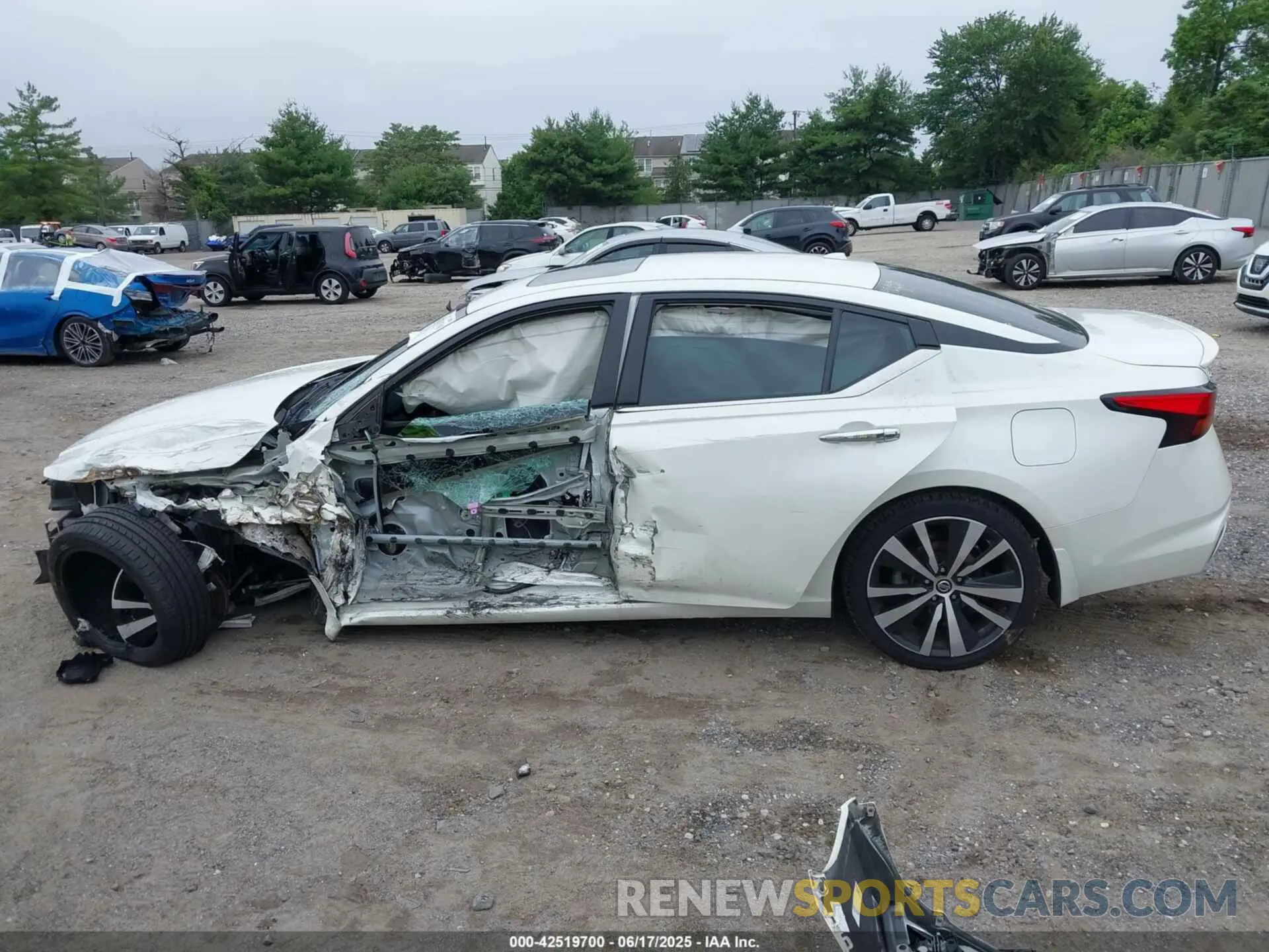 13 Photograph of a damaged car 1N4BL4FW5LC165859 NISSAN ALTIMA 2020