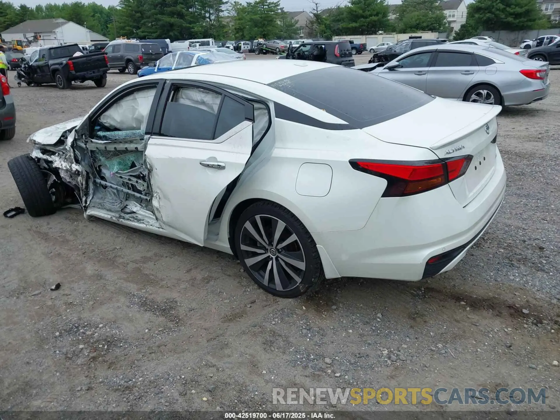 3 Photograph of a damaged car 1N4BL4FW5LC165859 NISSAN ALTIMA 2020