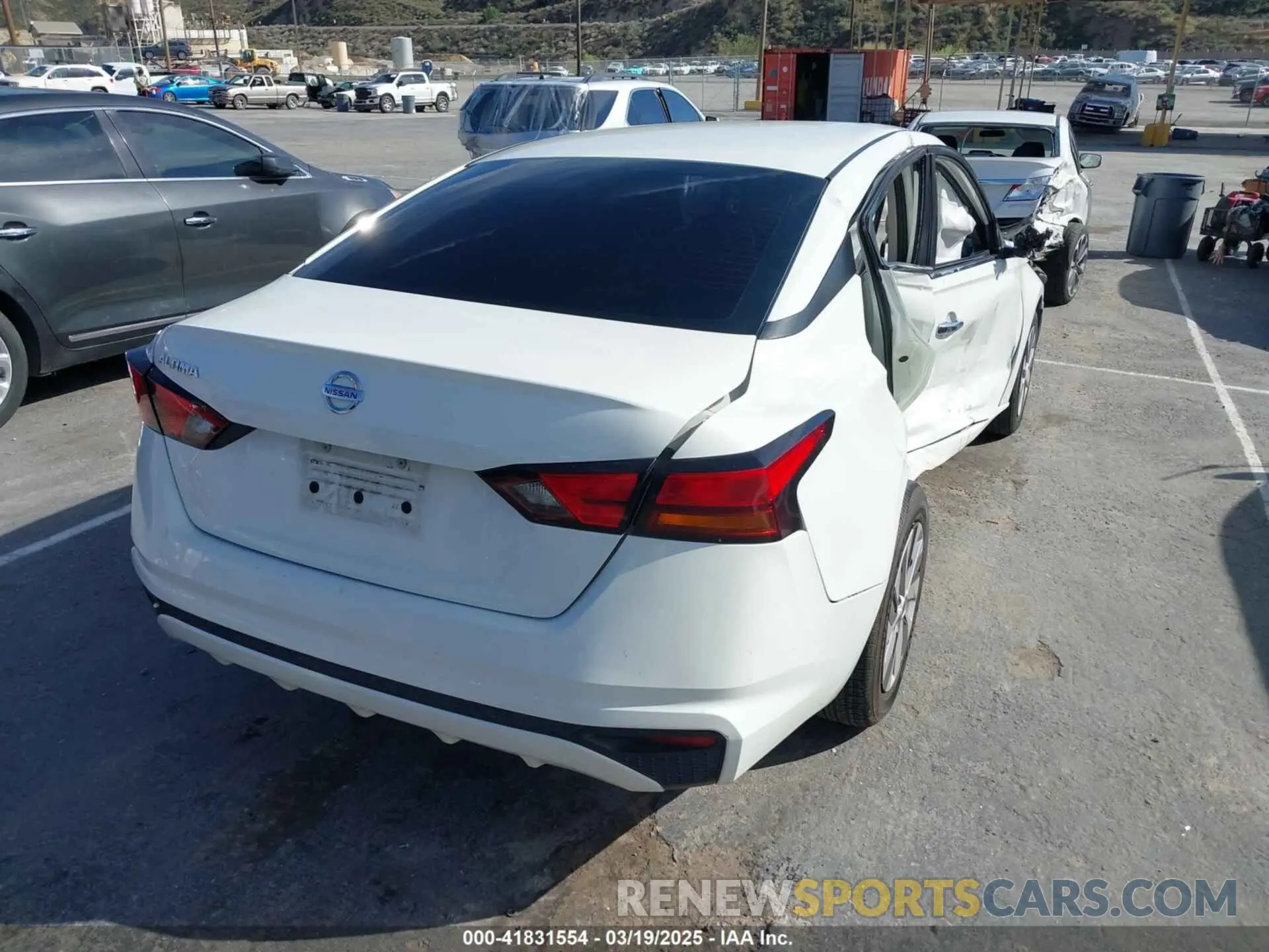 4 Photograph of a damaged car 1N4BL4BV1MN392131 NISSAN ALTIMA 2021