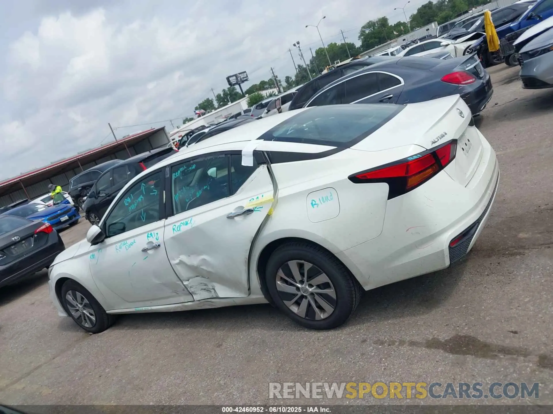 14 Photograph of a damaged car 1N4BL4BVXMN388739 NISSAN ALTIMA 2021