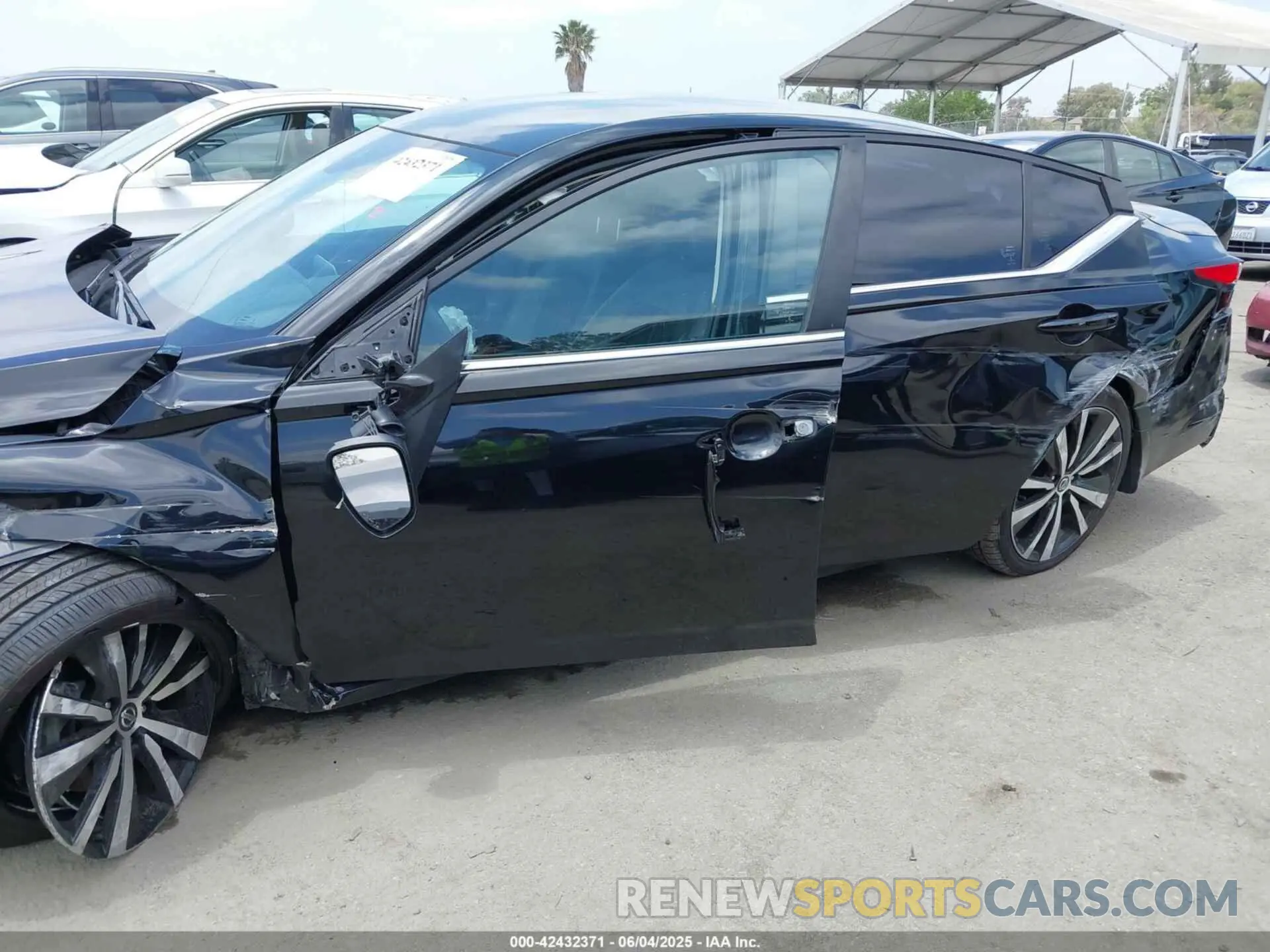 18 Photograph of a damaged car 1N4BL4CV1MN402011 NISSAN ALTIMA 2021