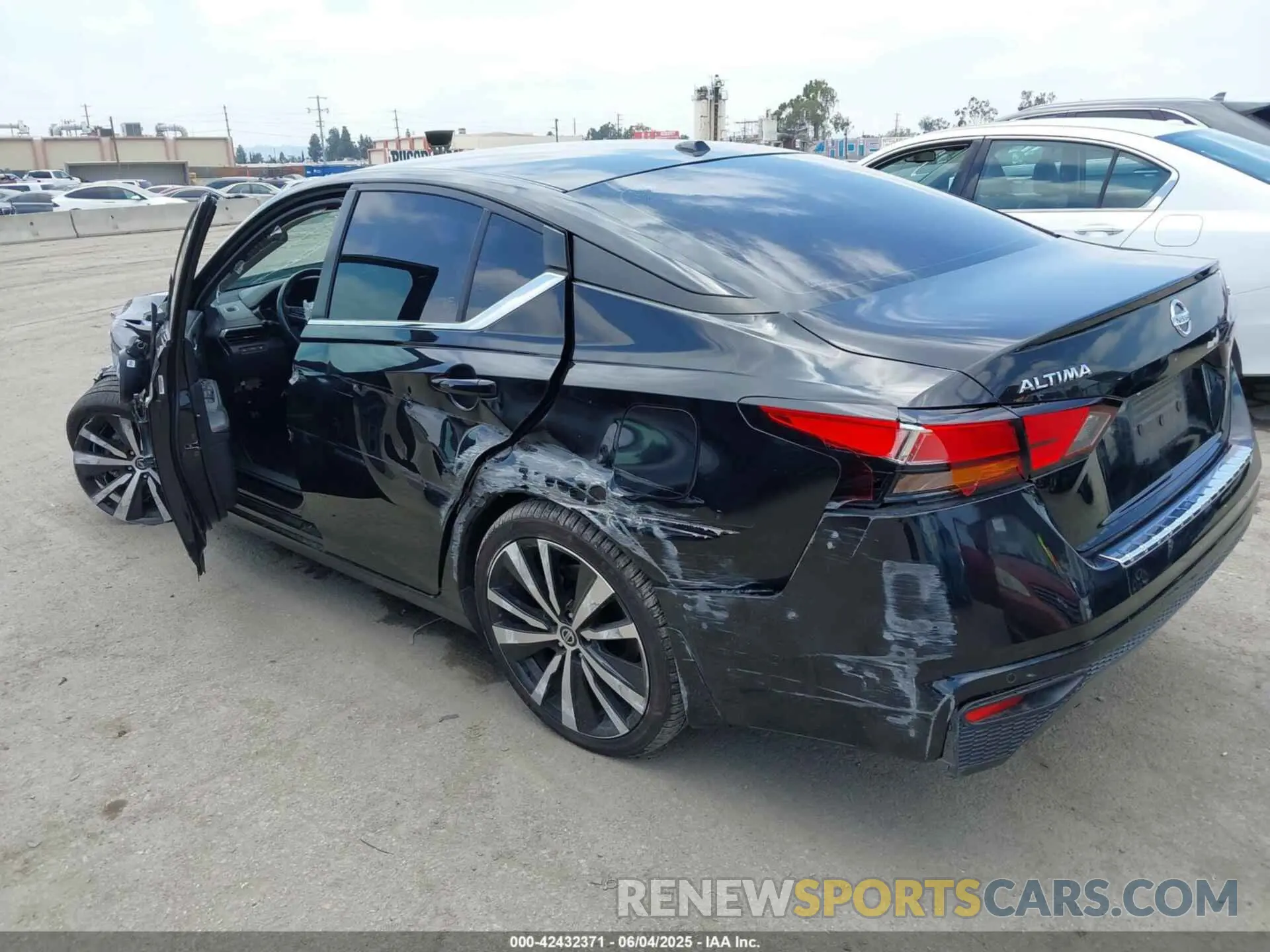 3 Photograph of a damaged car 1N4BL4CV1MN402011 NISSAN ALTIMA 2021