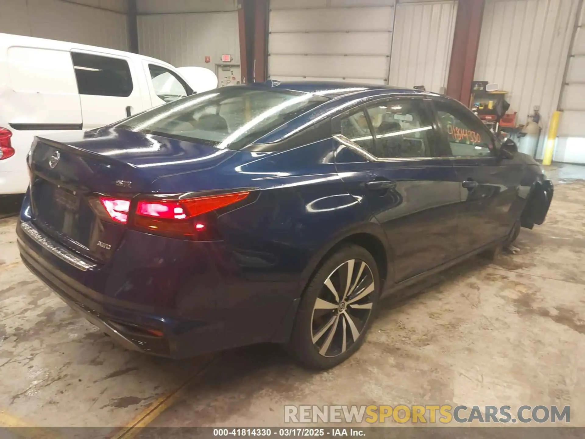 4 Photograph of a damaged car 1N4BL4CW1MN417956 NISSAN ALTIMA 2021