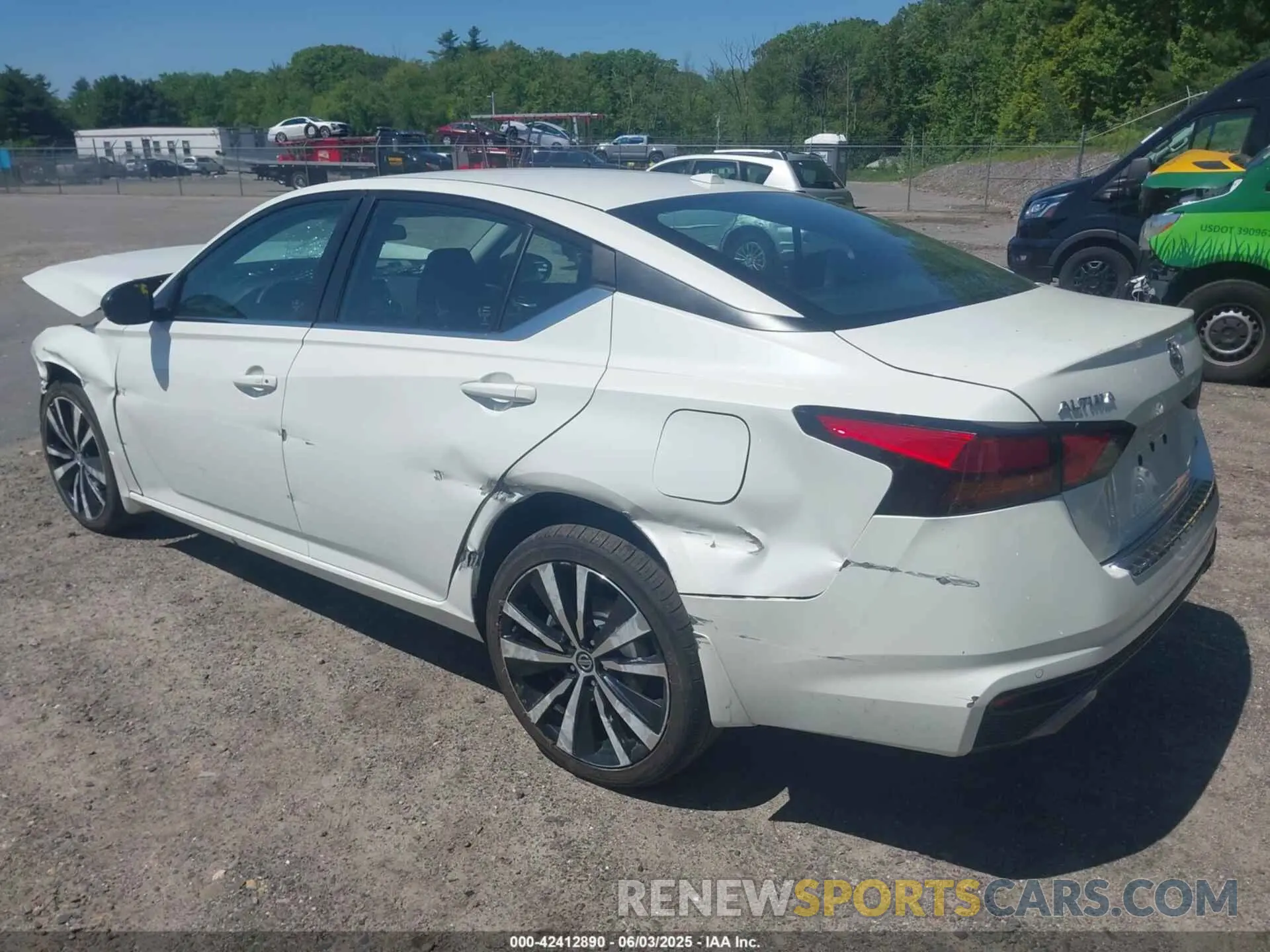 3 Photograph of a damaged car 1N4BL4CW6MN338363 NISSAN ALTIMA 2021