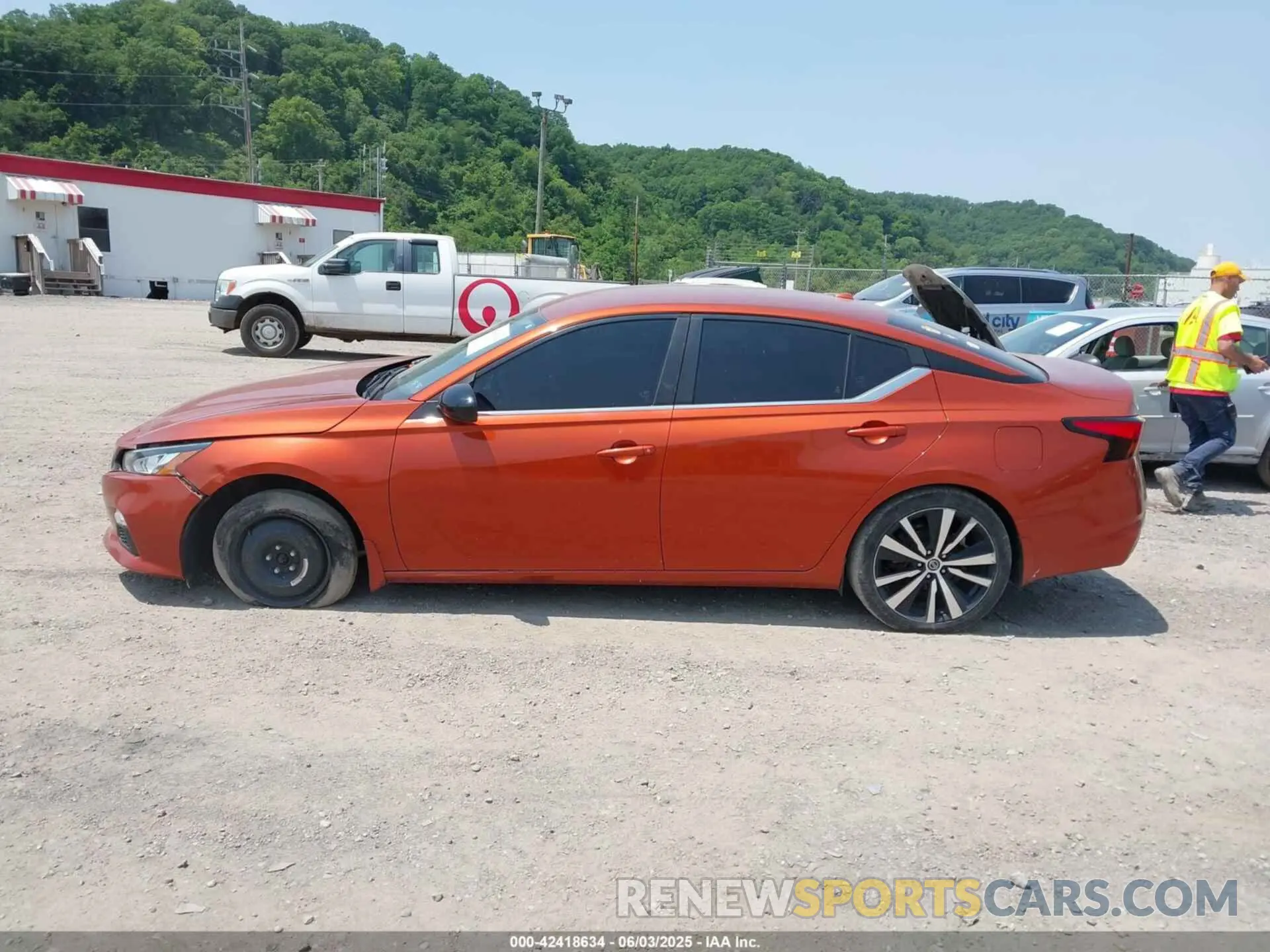 14 Photograph of a damaged car 1N4BL4CWXMN354467 NISSAN ALTIMA 2021