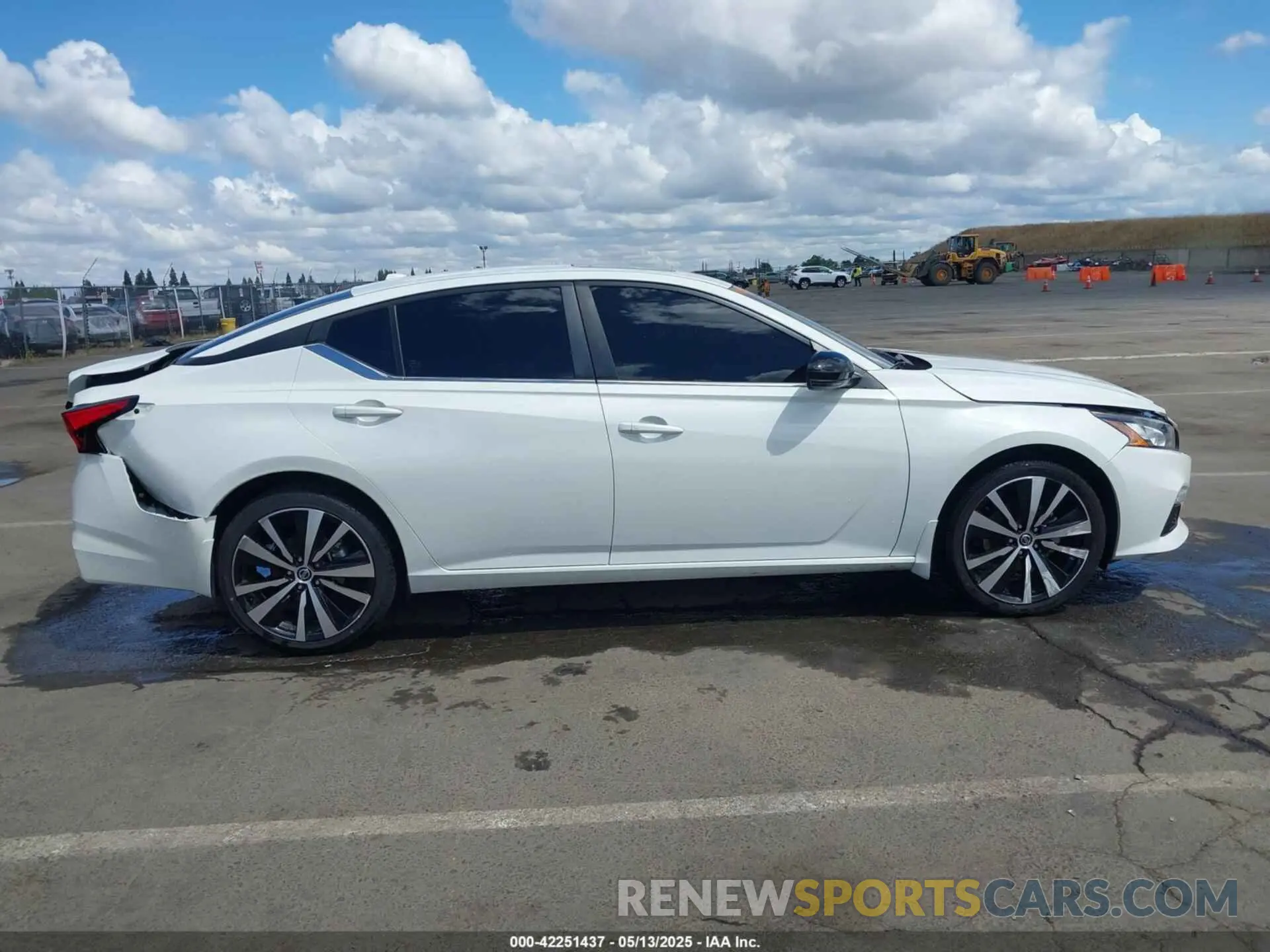 13 Photograph of a damaged car 1N4BL4CWXMN401139 NISSAN ALTIMA 2021