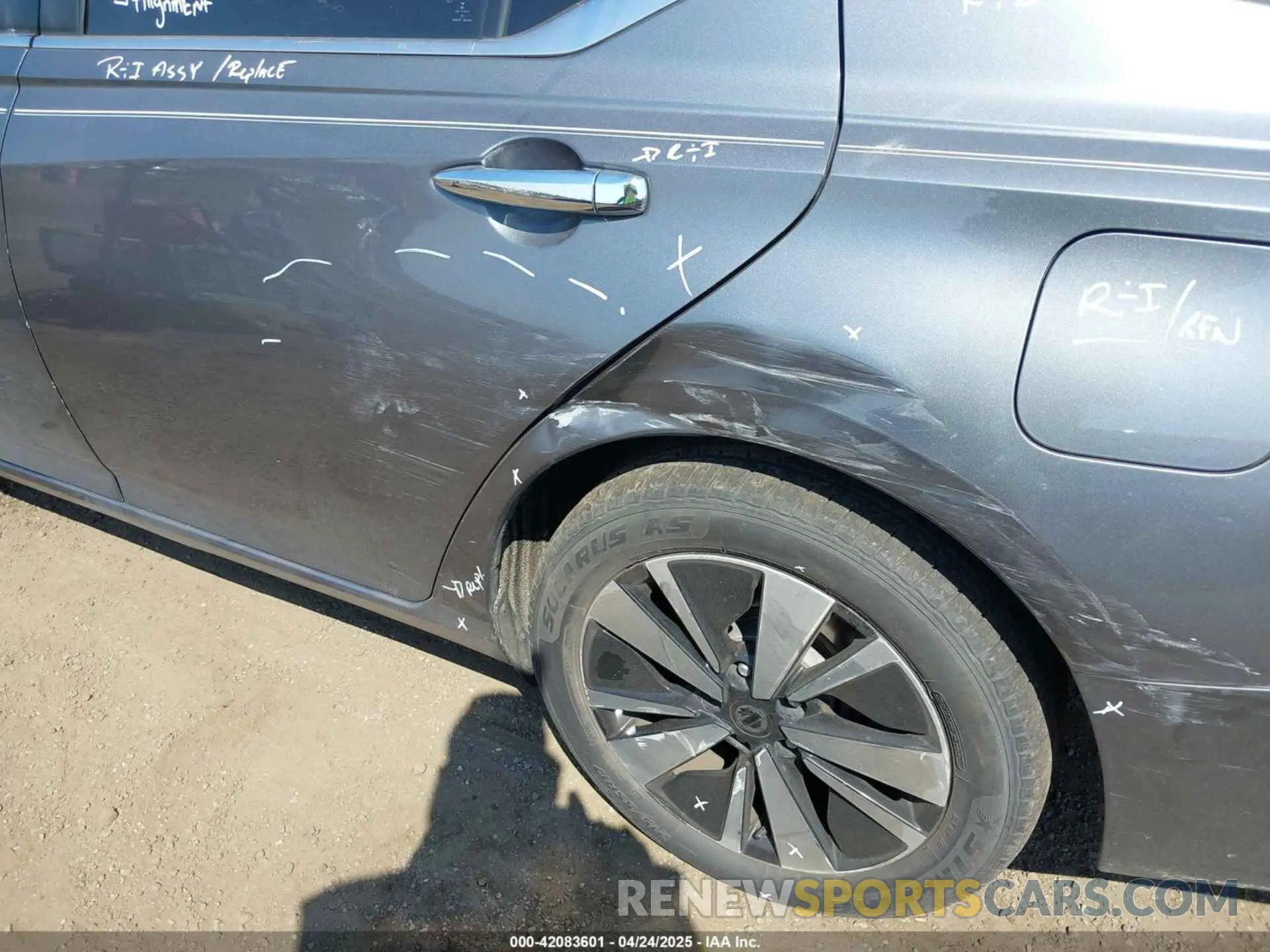 17 Photograph of a damaged car 1N4BL4DV1MN310265 NISSAN ALTIMA 2021