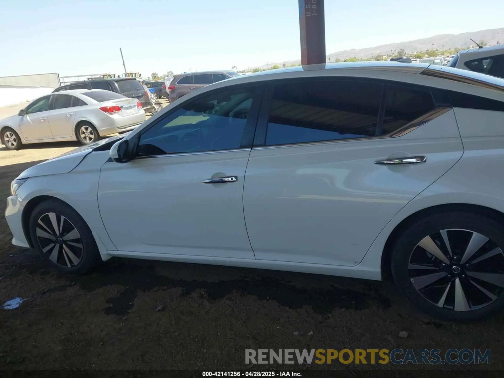 14 Photograph of a damaged car 1N4BL4DV1MN409362 NISSAN ALTIMA 2021