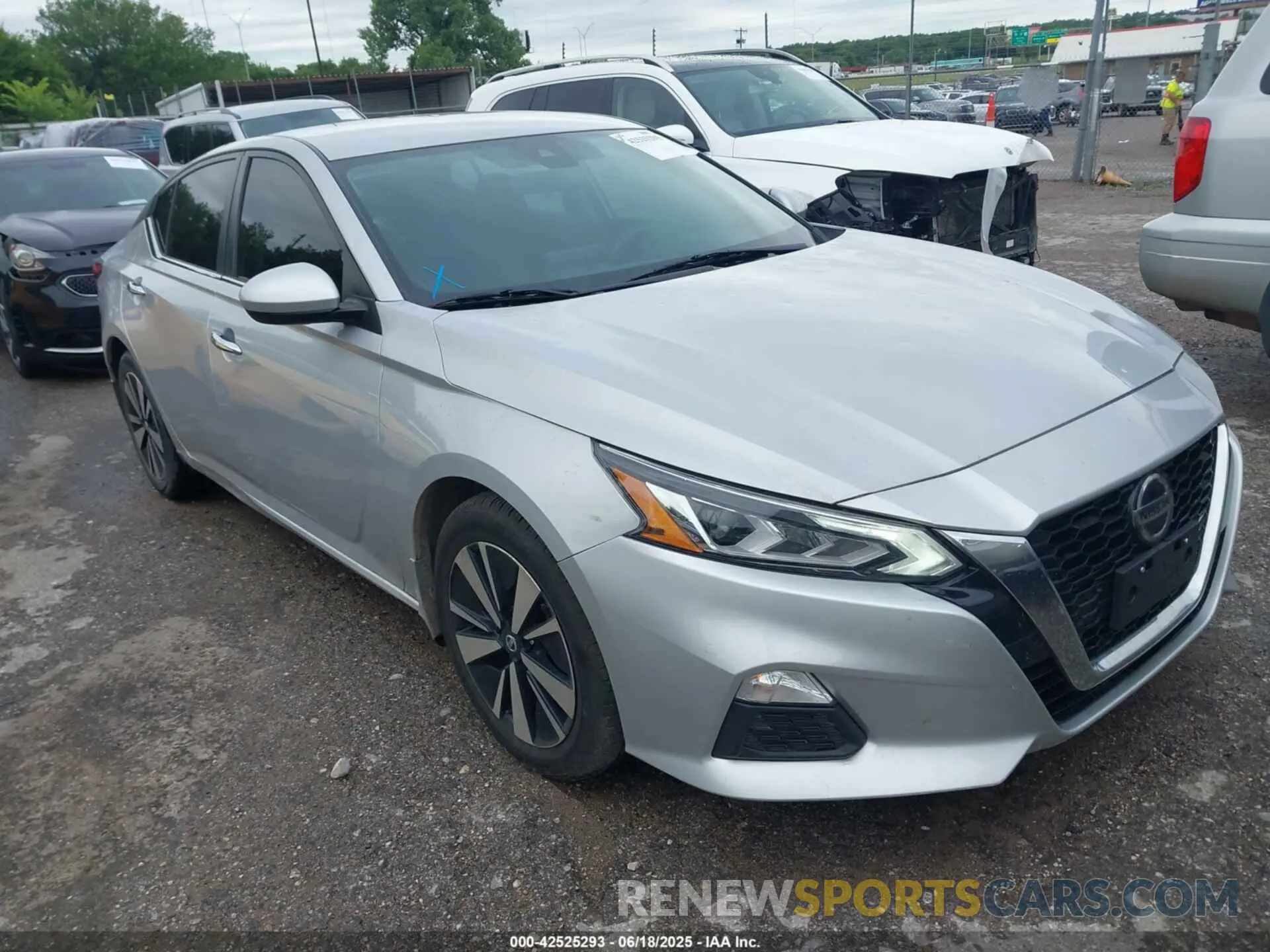 1 Photograph of a damaged car 1N4BL4DV2MN421715 NISSAN ALTIMA 2021