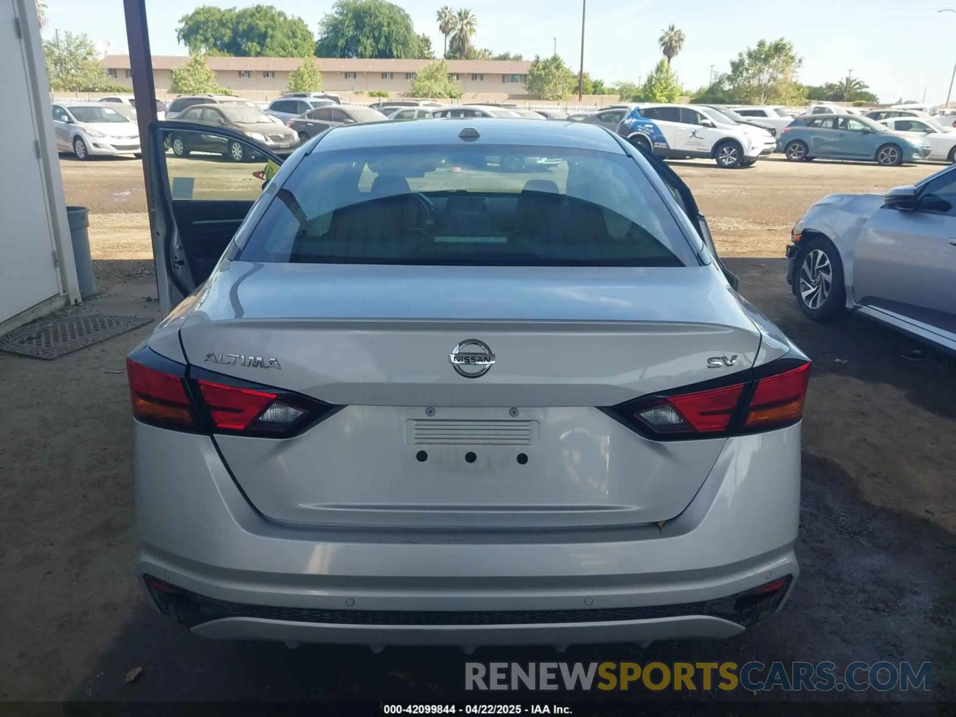 17 Photograph of a damaged car 1N4BL4DV3MN334941 NISSAN ALTIMA 2021