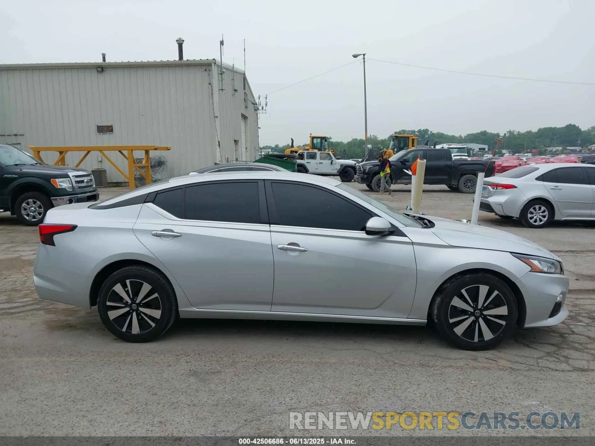 13 Photograph of a damaged car 1N4BL4DV3MN350279 NISSAN ALTIMA 2021