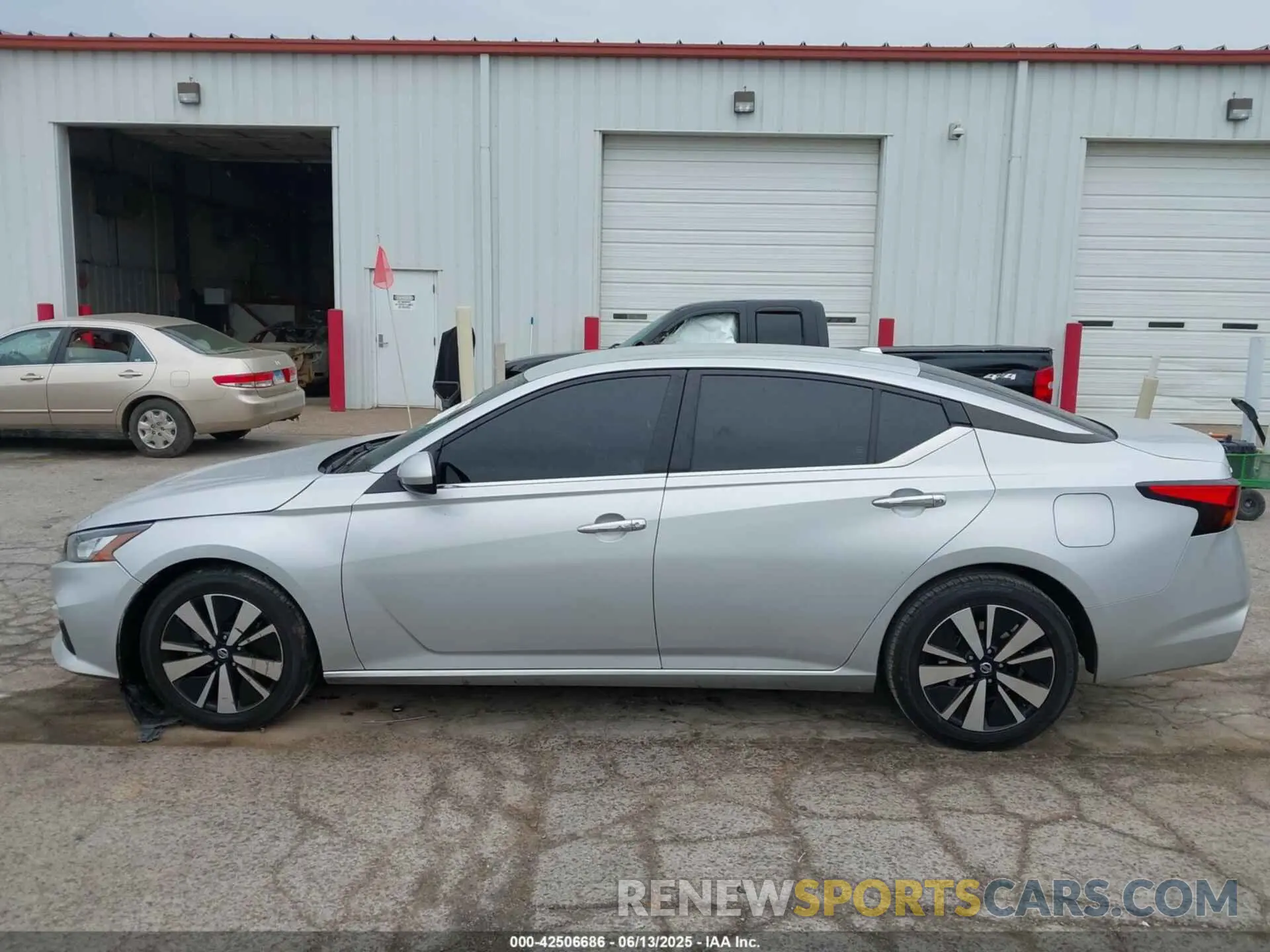 14 Photograph of a damaged car 1N4BL4DV3MN350279 NISSAN ALTIMA 2021