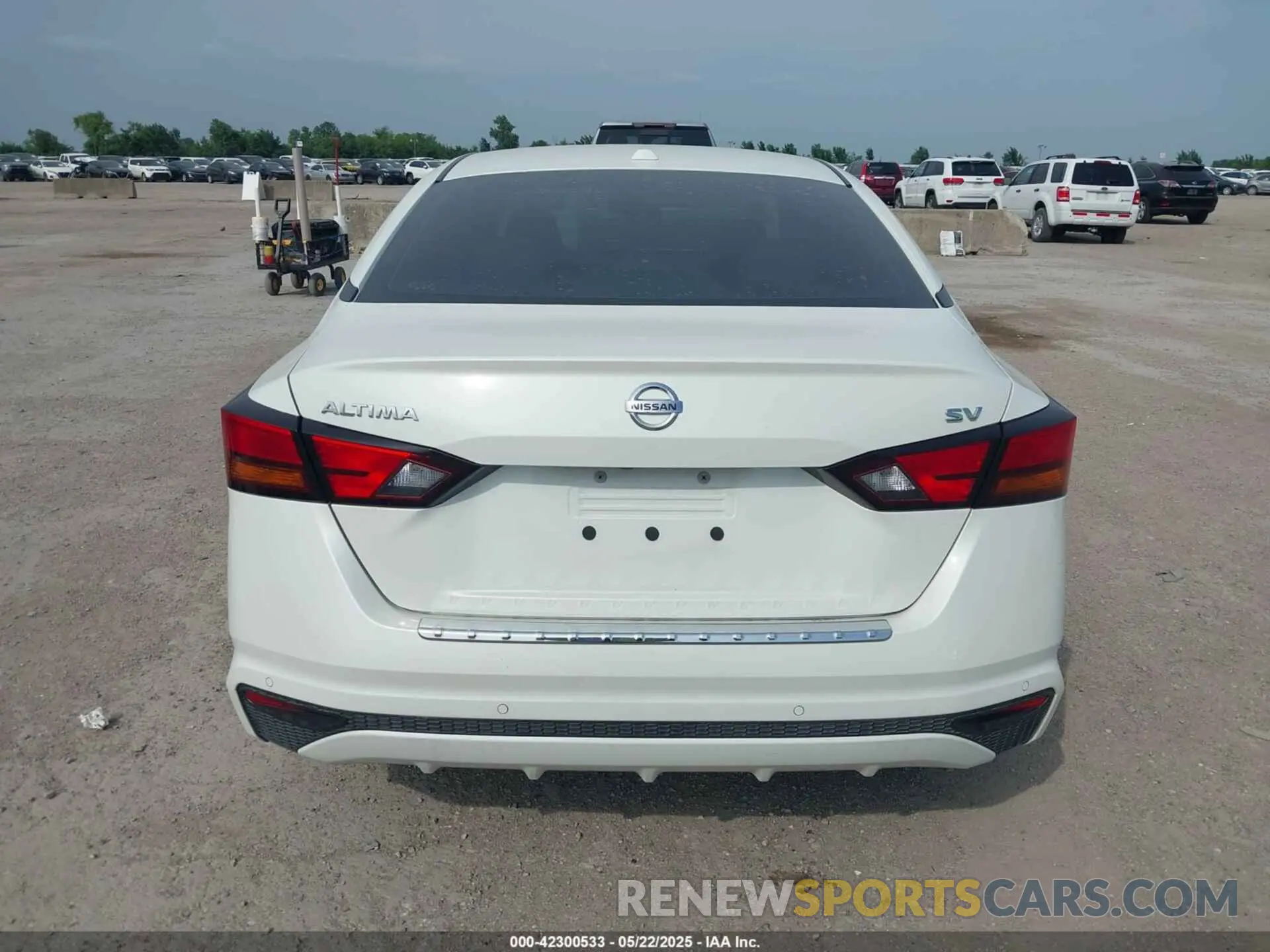 17 Photograph of a damaged car 1N4BL4DV4MN333359 NISSAN ALTIMA 2021