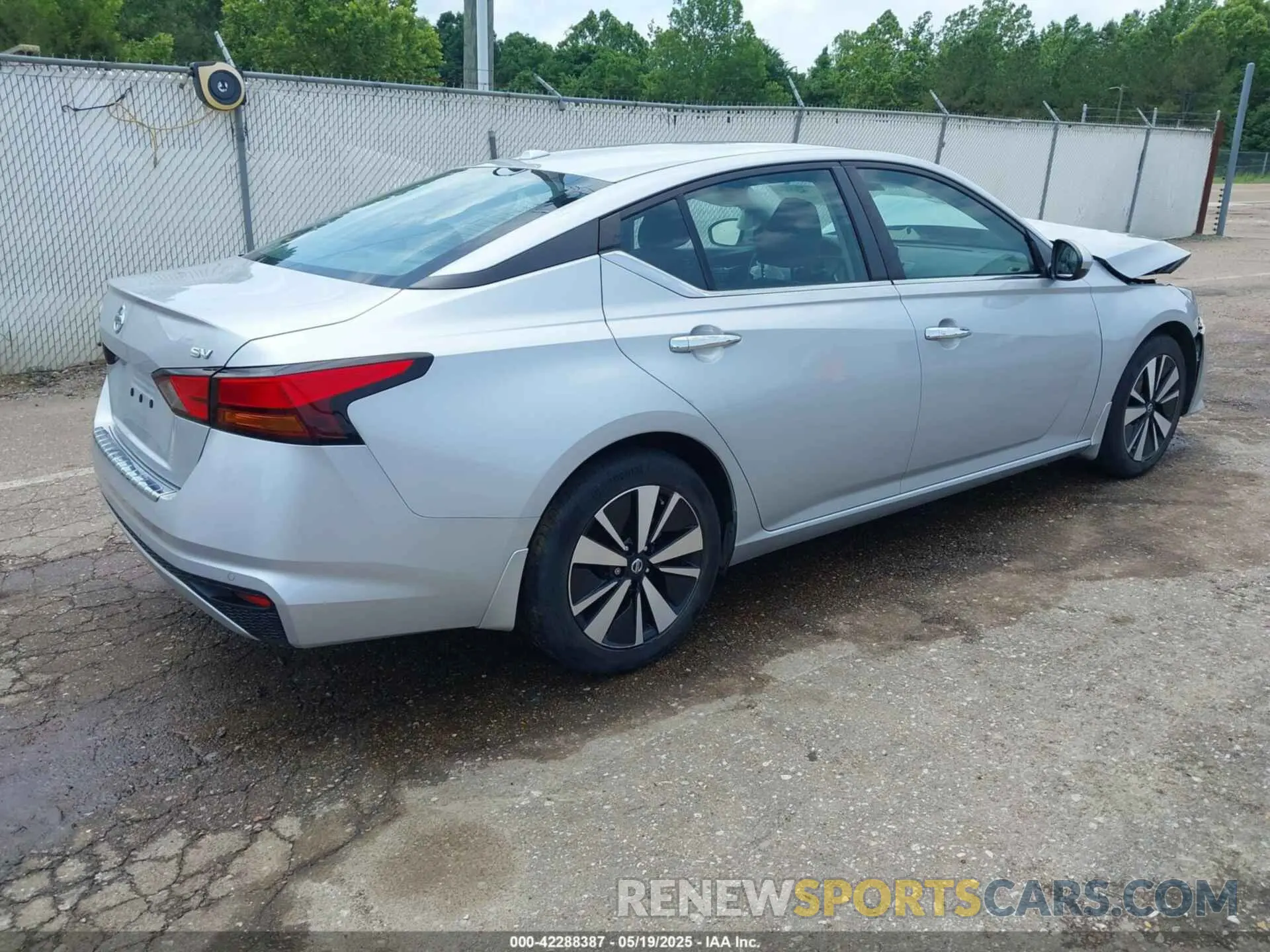 4 Photograph of a damaged car 1N4BL4DV4MN412272 NISSAN ALTIMA 2021
