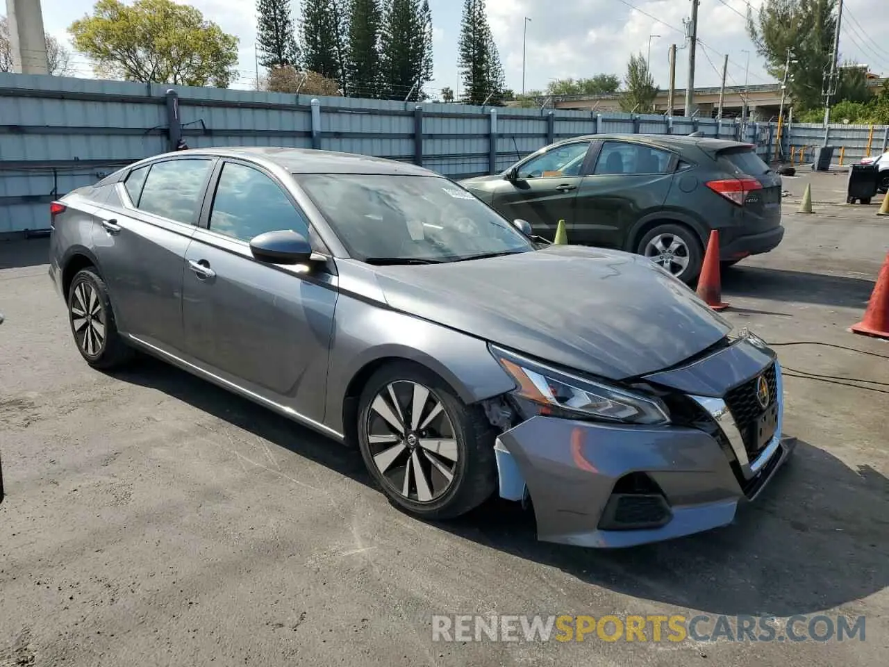 4 Photograph of a damaged car 1N4BL4DV5MN350476 NISSAN ALTIMA 2021
