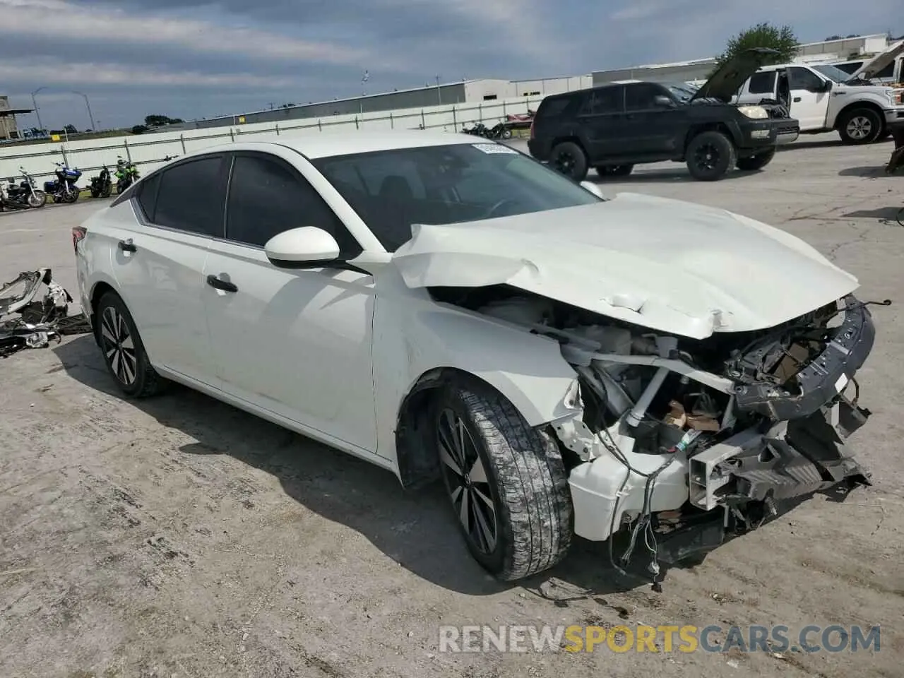 4 Photograph of a damaged car 1N4BL4DV5MN376804 NISSAN ALTIMA 2021
