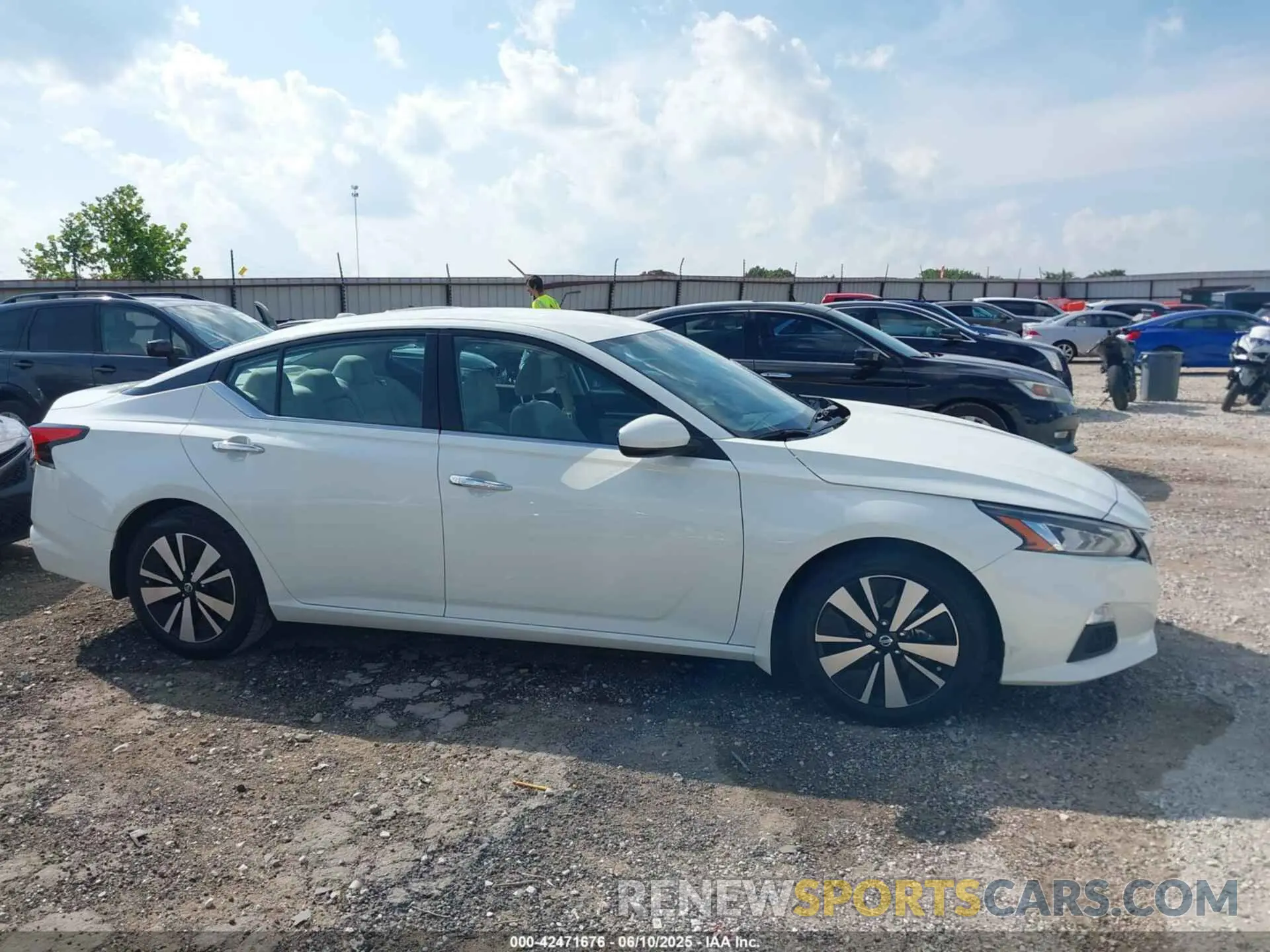 13 Photograph of a damaged car 1N4BL4DV5MN381985 NISSAN ALTIMA 2021