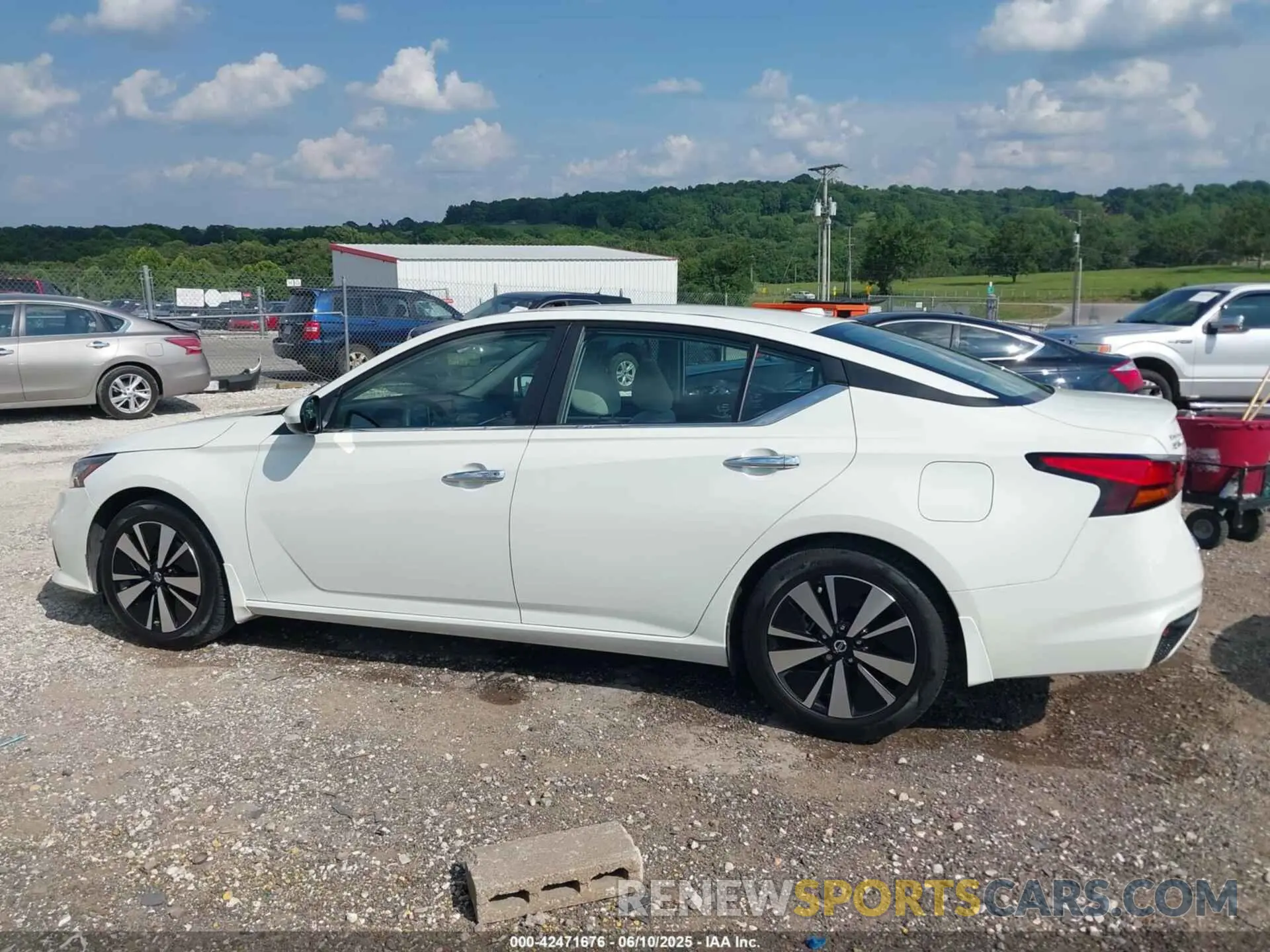 14 Photograph of a damaged car 1N4BL4DV5MN381985 NISSAN ALTIMA 2021