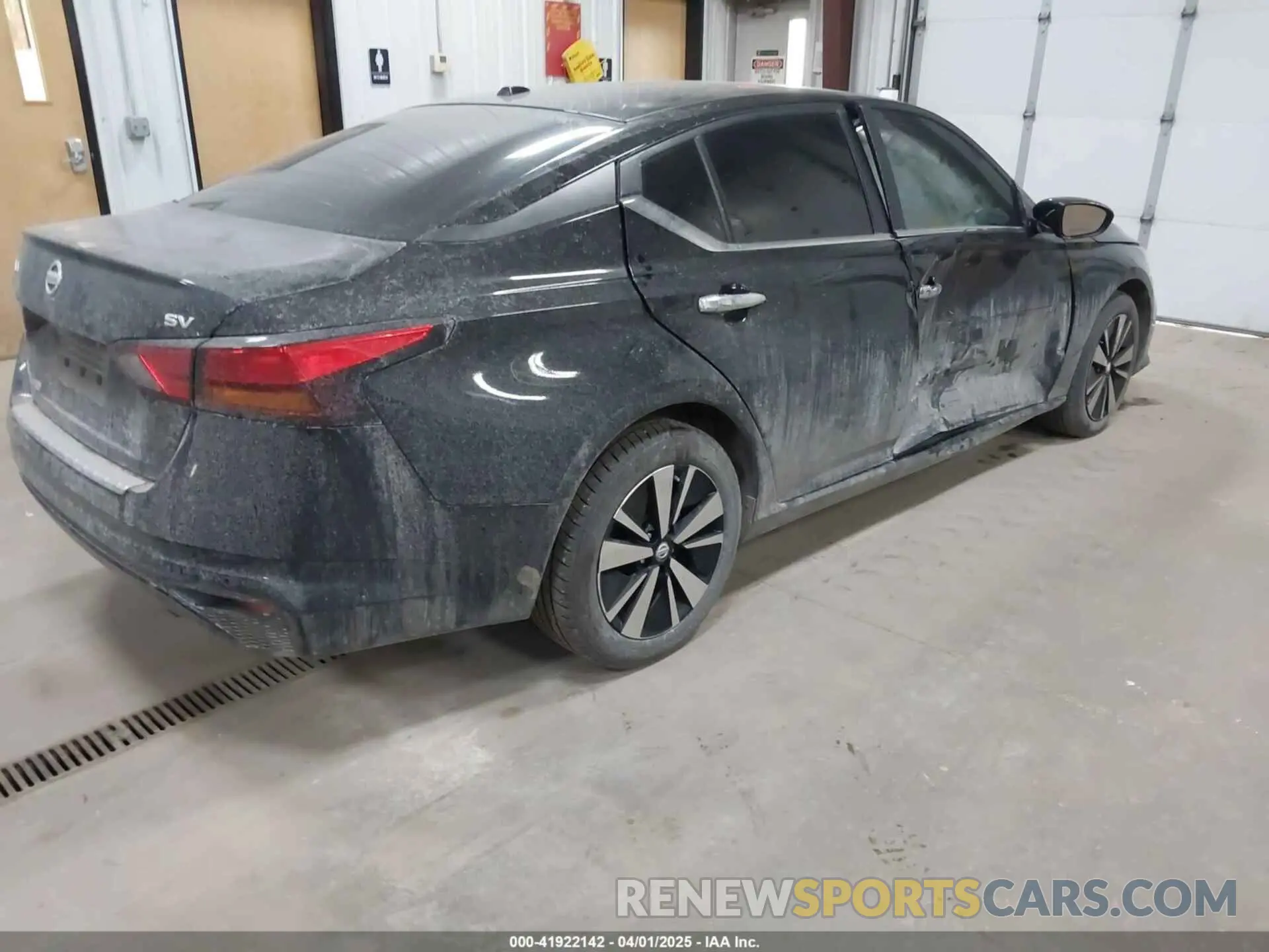 4 Photograph of a damaged car 1N4BL4DV6MN394664 NISSAN ALTIMA 2021