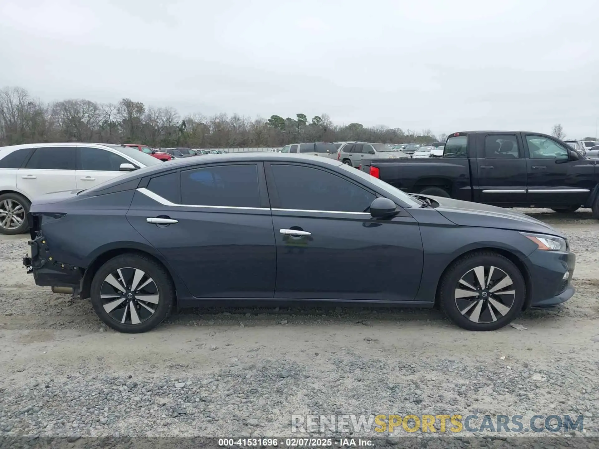 13 Photograph of a damaged car 1N4BL4DV6MN403329 NISSAN ALTIMA 2021